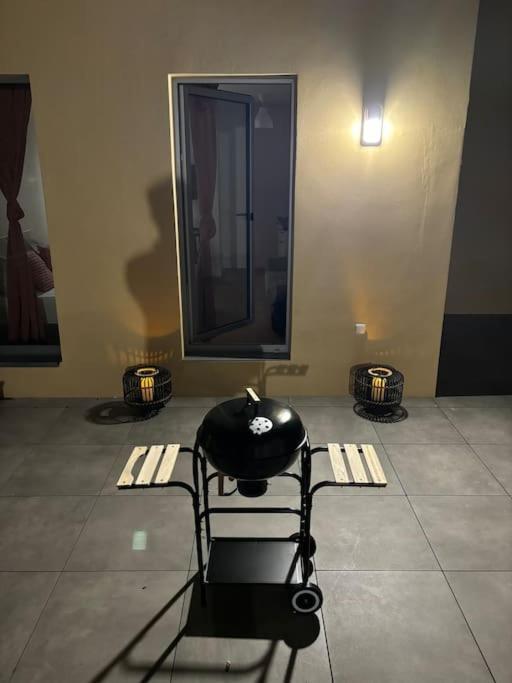 FREE PARKING apt with GRAND TERRACE