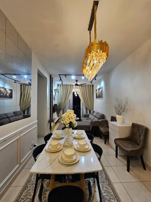 Cozy Homestay KL Setapak 2R2B 1CarPark, Pool, Wifi, MALAYSIAN ONLY & MUS-LIM RECOMMENDED
