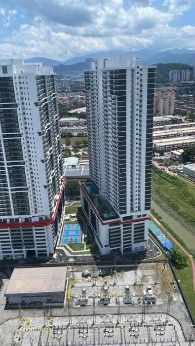 Cozy Homestay KL Setapak 2R2B 1CarPark, Pool, Wifi, MALAYSIAN ONLY & MUS-LIM RECOMMENDED