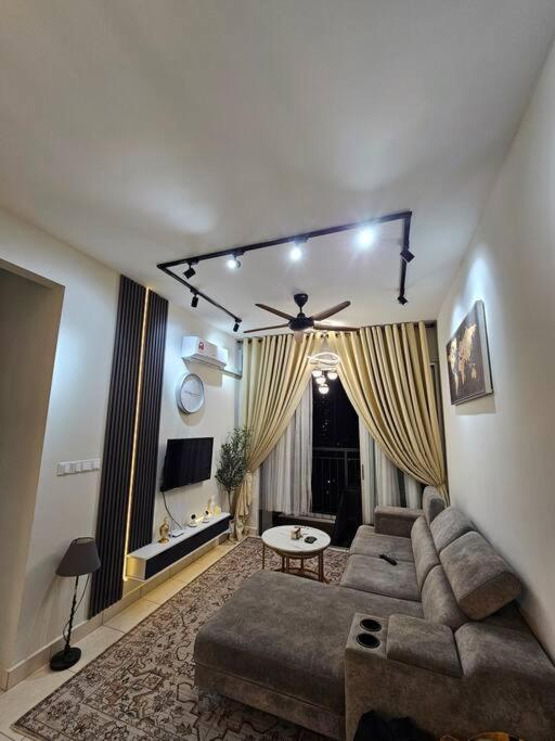 Cozy Homestay KL Setapak 2R2B 1CarPark, Pool, Wifi, MALAYSIAN ONLY & MUS-LIM RECOMMENDED
