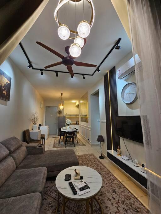 Cozy Homestay KL Setapak 2R2B 1CarPark, Pool, Wifi, MALAYSIAN ONLY & MUS-LIM RECOMMENDED