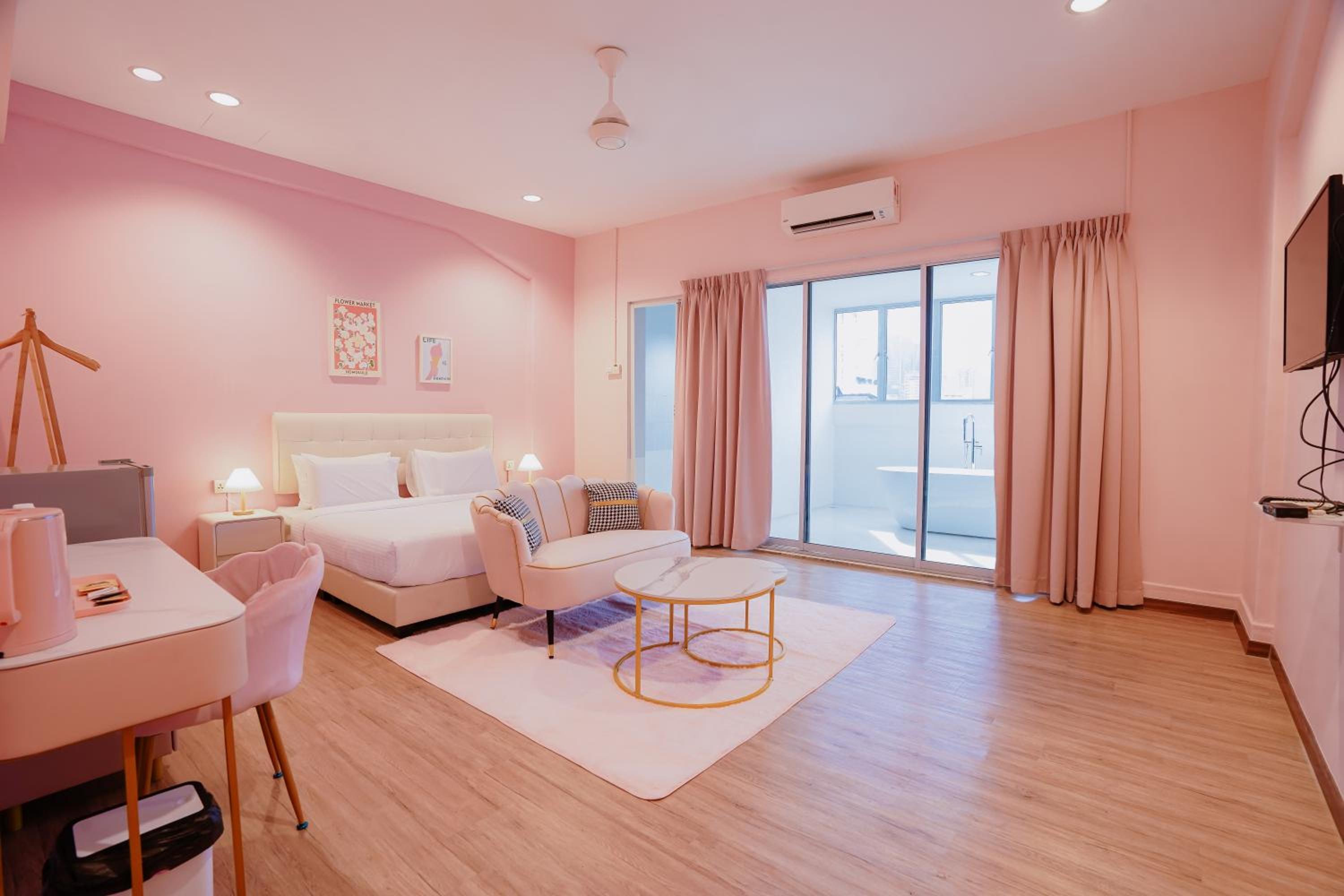 Hotel Pink Cabana Hotel - Image 1