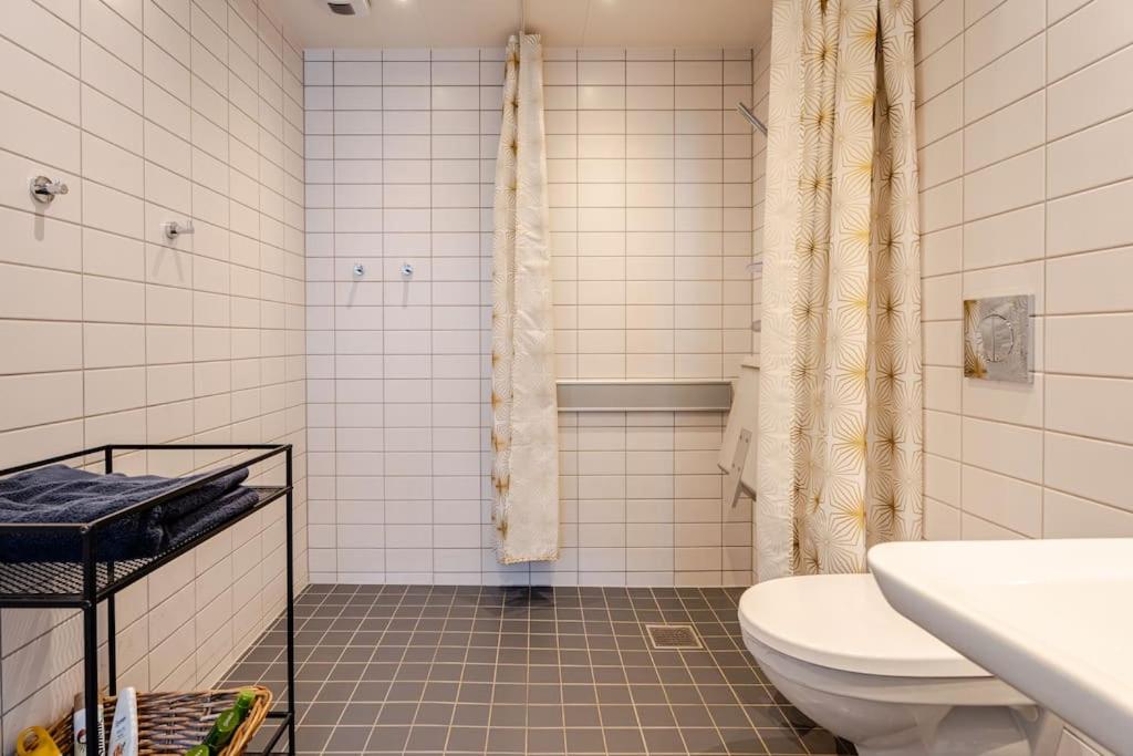 Accessible corner apartment with 3 bedrooms, 2 bathrooms, 2 parkings and 3 balconies view 4