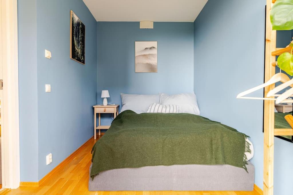 Accessible corner apartment with 3 bedrooms, 2 bathrooms, 2 parkings and 3 balconies view 2