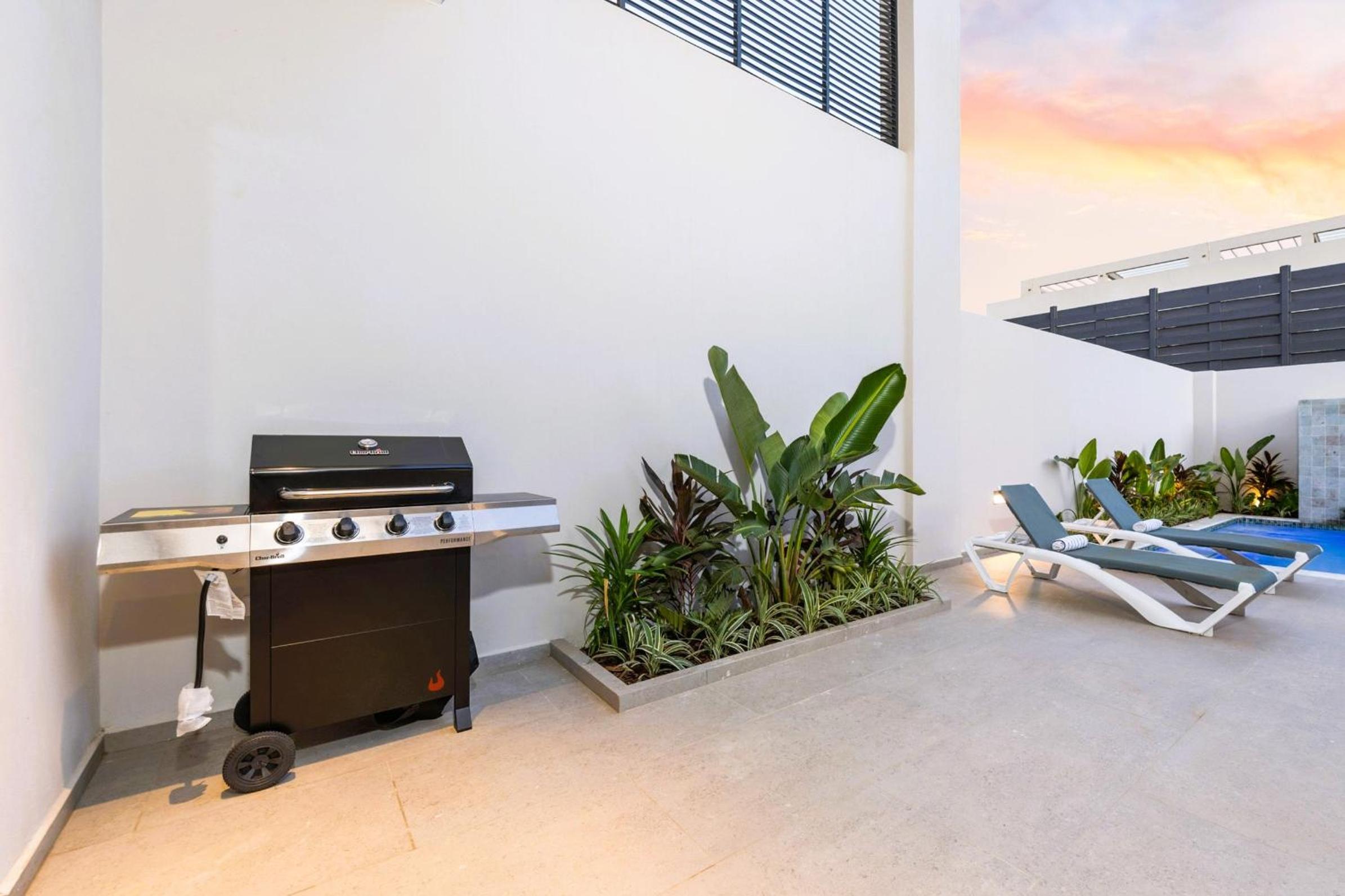Boca Catalina 5 NEW 4BR 4BA Pool Walk to Beach by Bocobay