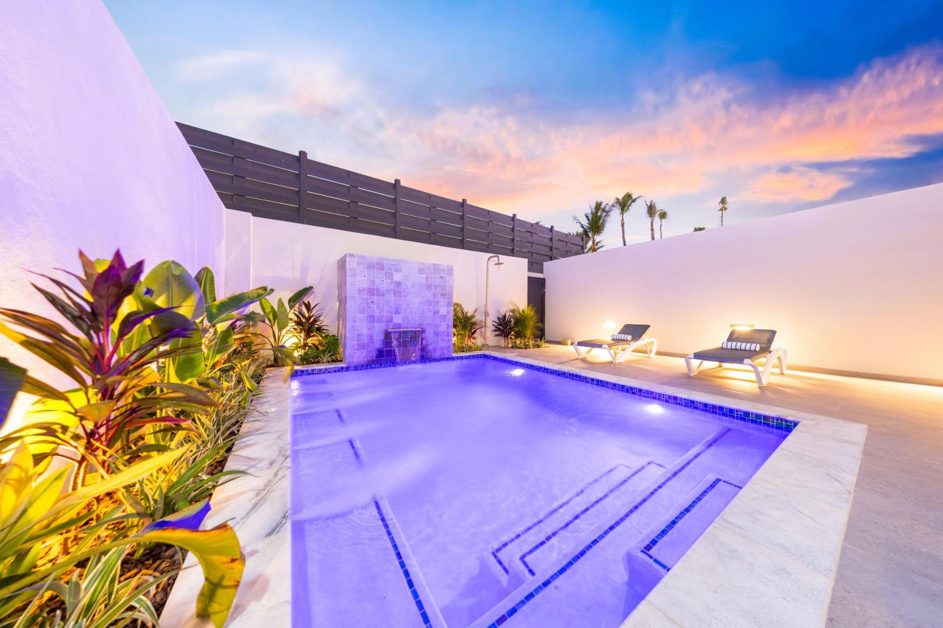 Boca Catalina 5 NEW 4BR 4BA Pool Walk to Beach by Bocobay