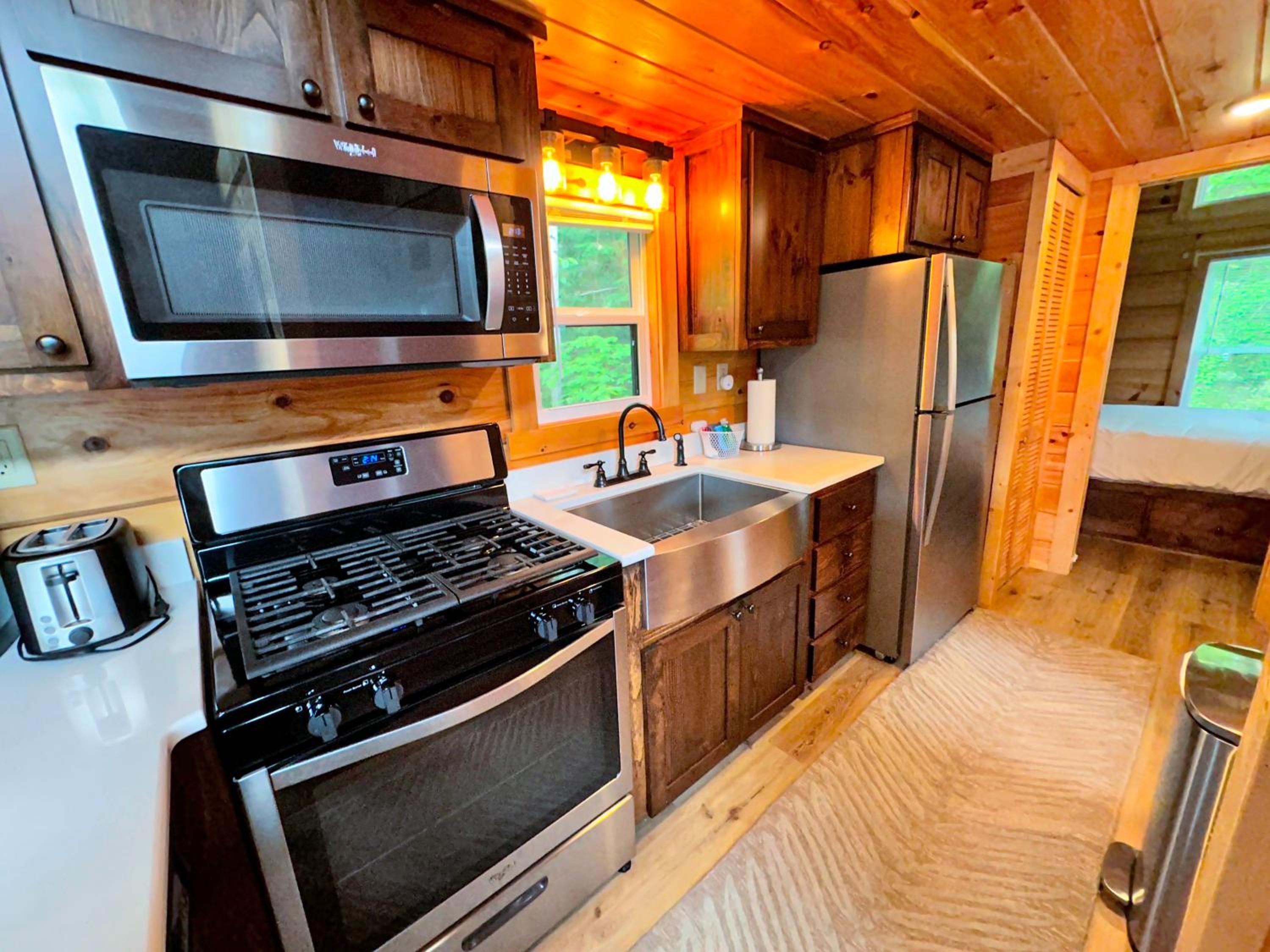 B11 NEW Awesome Tiny Home with AC Mountain Views Minutes to Skiing Hiking Attractions view 2