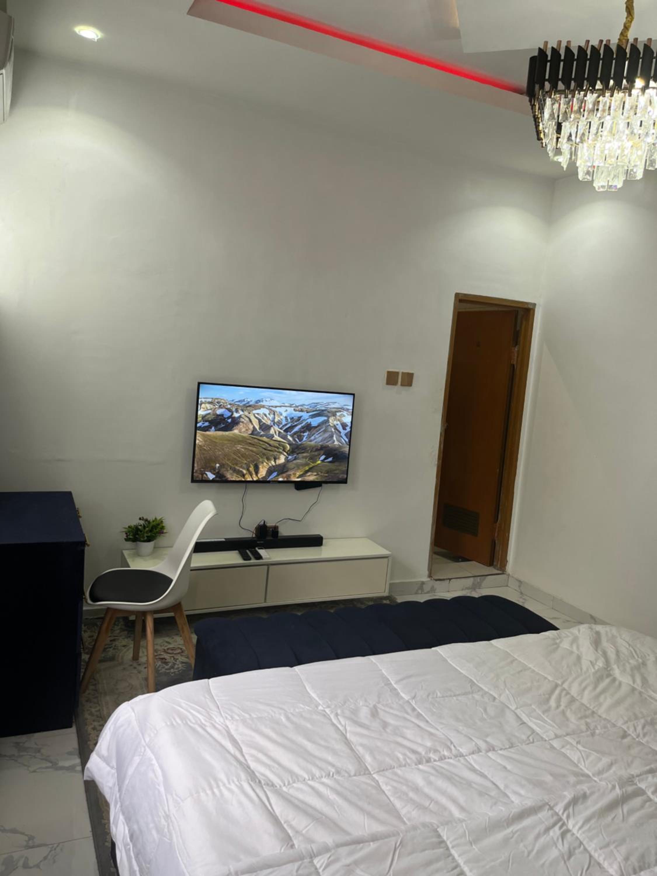 Vokzluxuryshortlet 3-Bedroom Apartment view 5