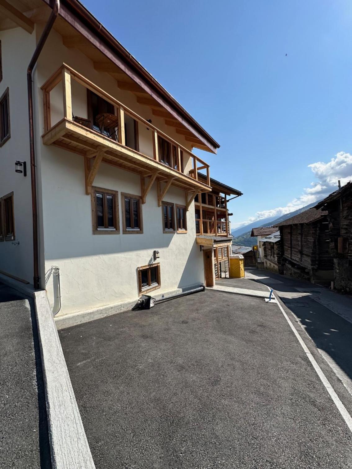 Pilanous Residence - E-Alpine Suite - Swiss Alps