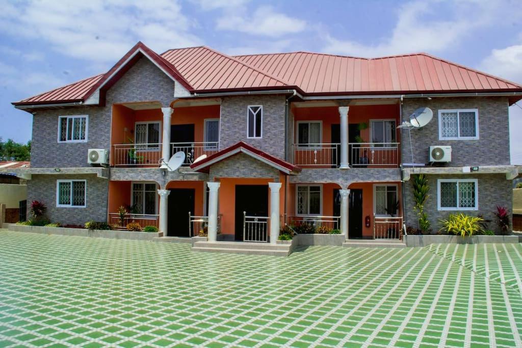 Vienama Residence 2 mins drive to Labadi Beach
