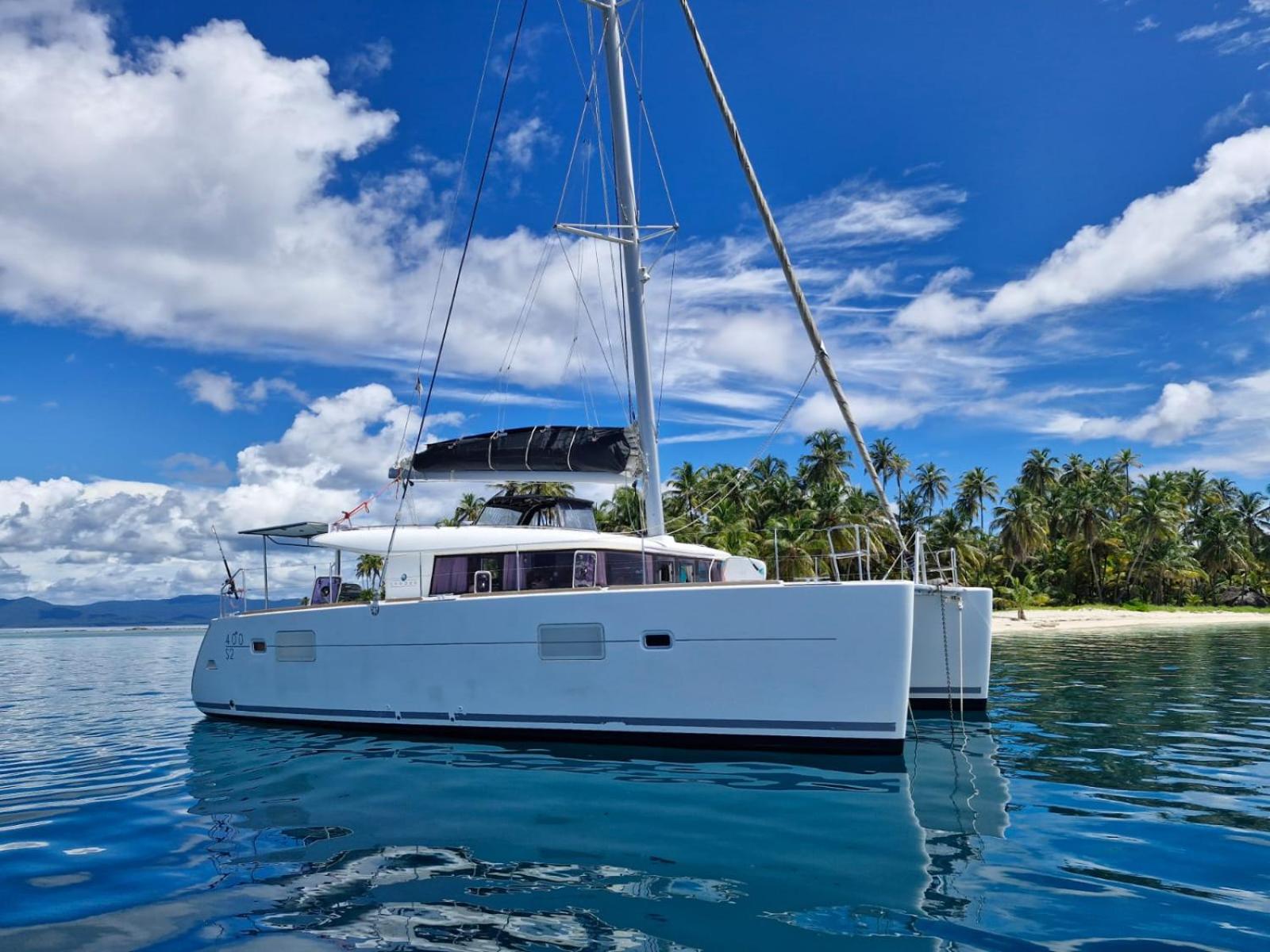 Catamaran in San Blás Islands, private boat view 3