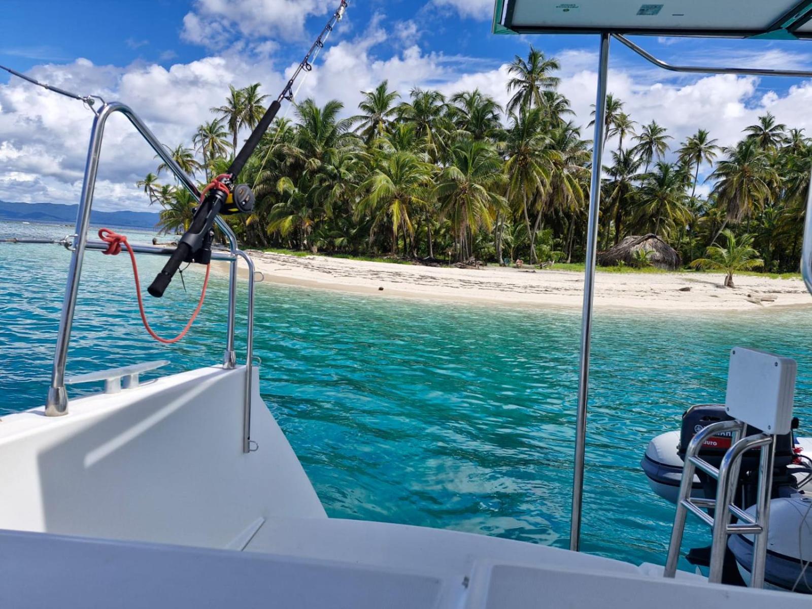 Catamaran in San Blás Islands, private boat view 4