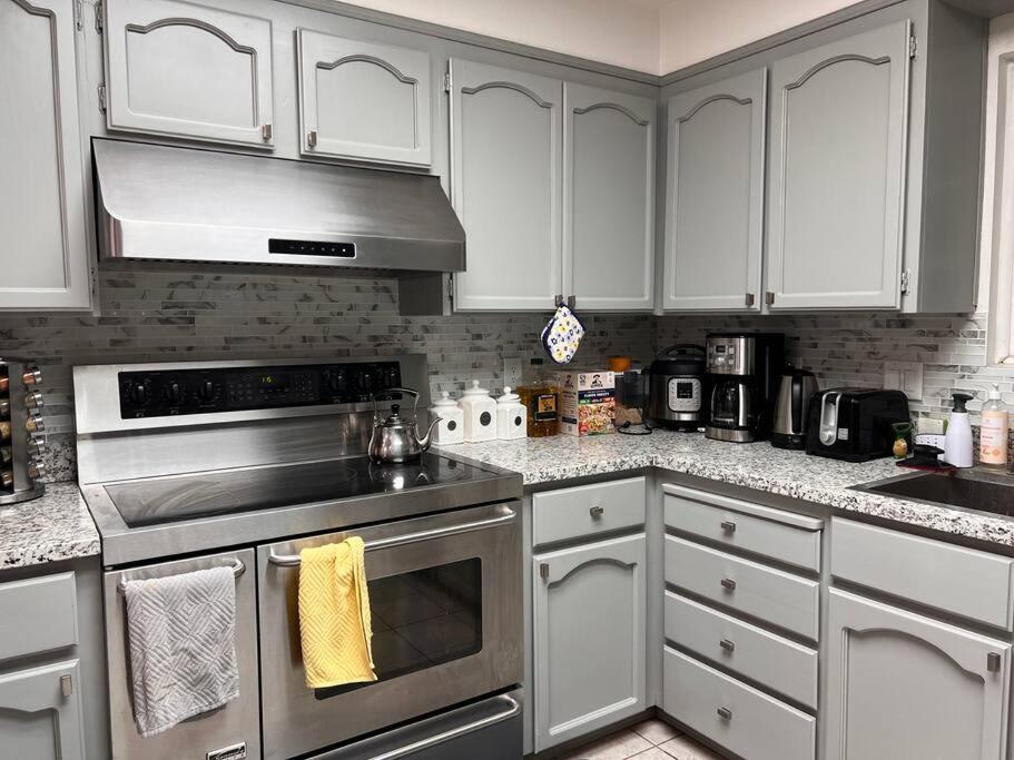 Charming 3 Bedroom Farmhouse Retreat with Open Deck - Property Image 3