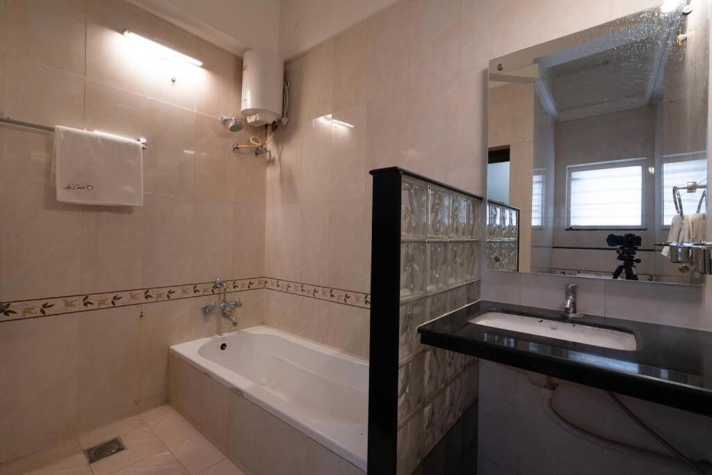 Super Luxury Villa - Near to Karnavati Club view 4