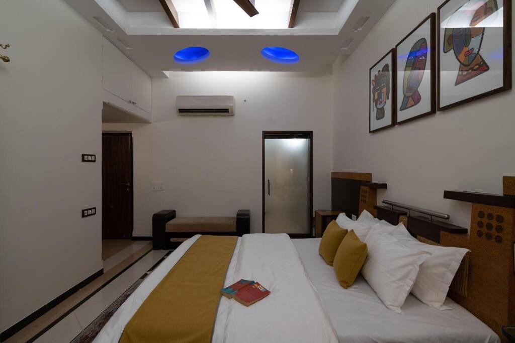 Super Luxury Villa - Near to Karnavati Club view 5