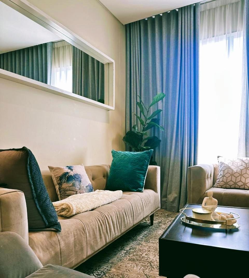 Spacious 2BR APT Near Sandton City -No Loadshedding