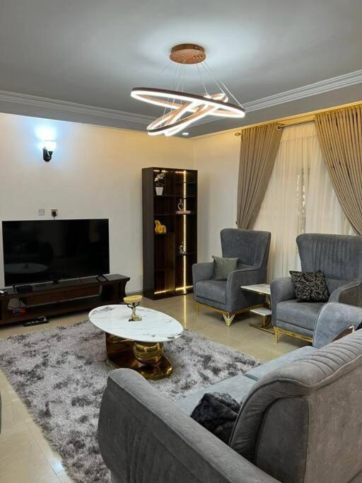 Exquisitely finished 2BR Apt!