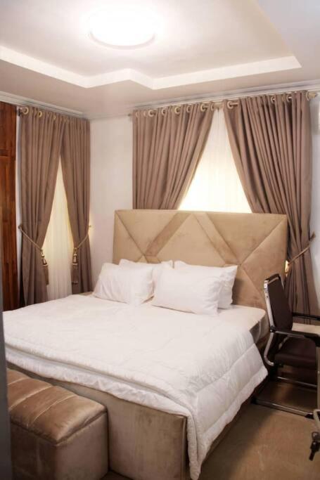 Exquisitely finished 2BR Apt!