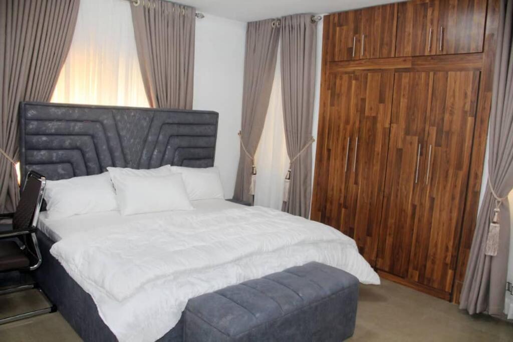 Exquisitely finished 2BR Apt!