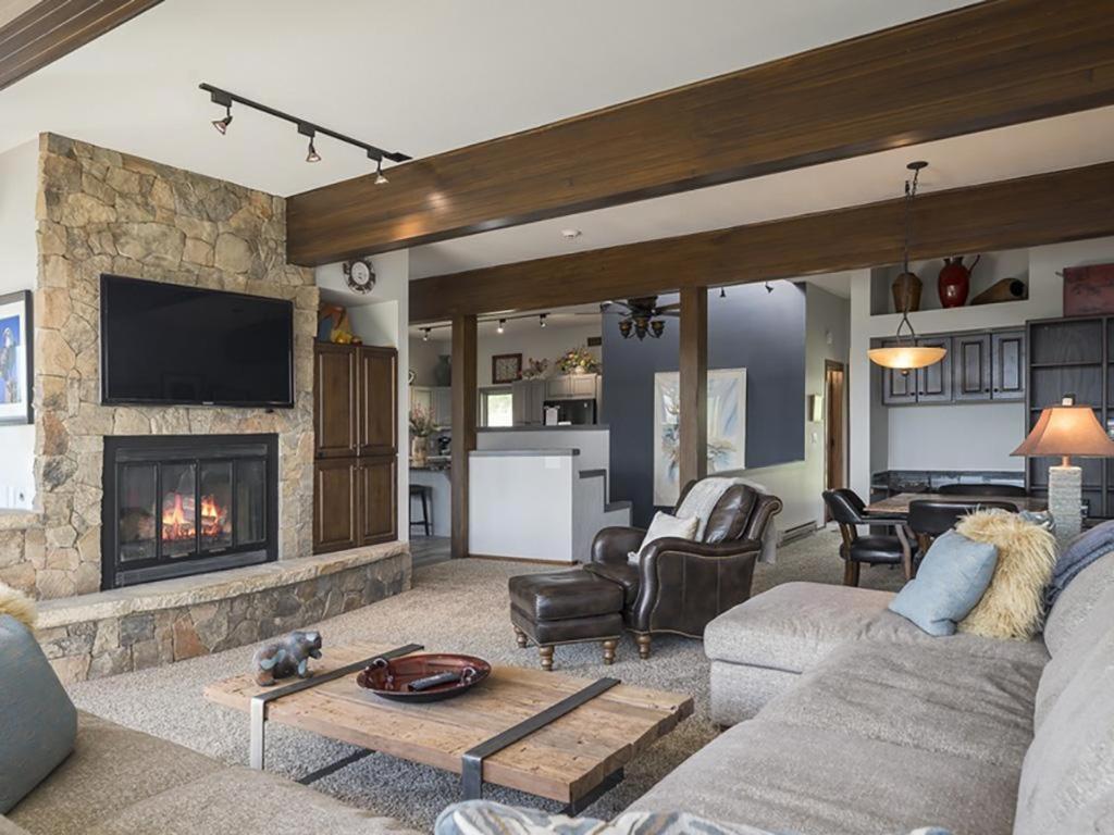 Luxury By The Lake view 3