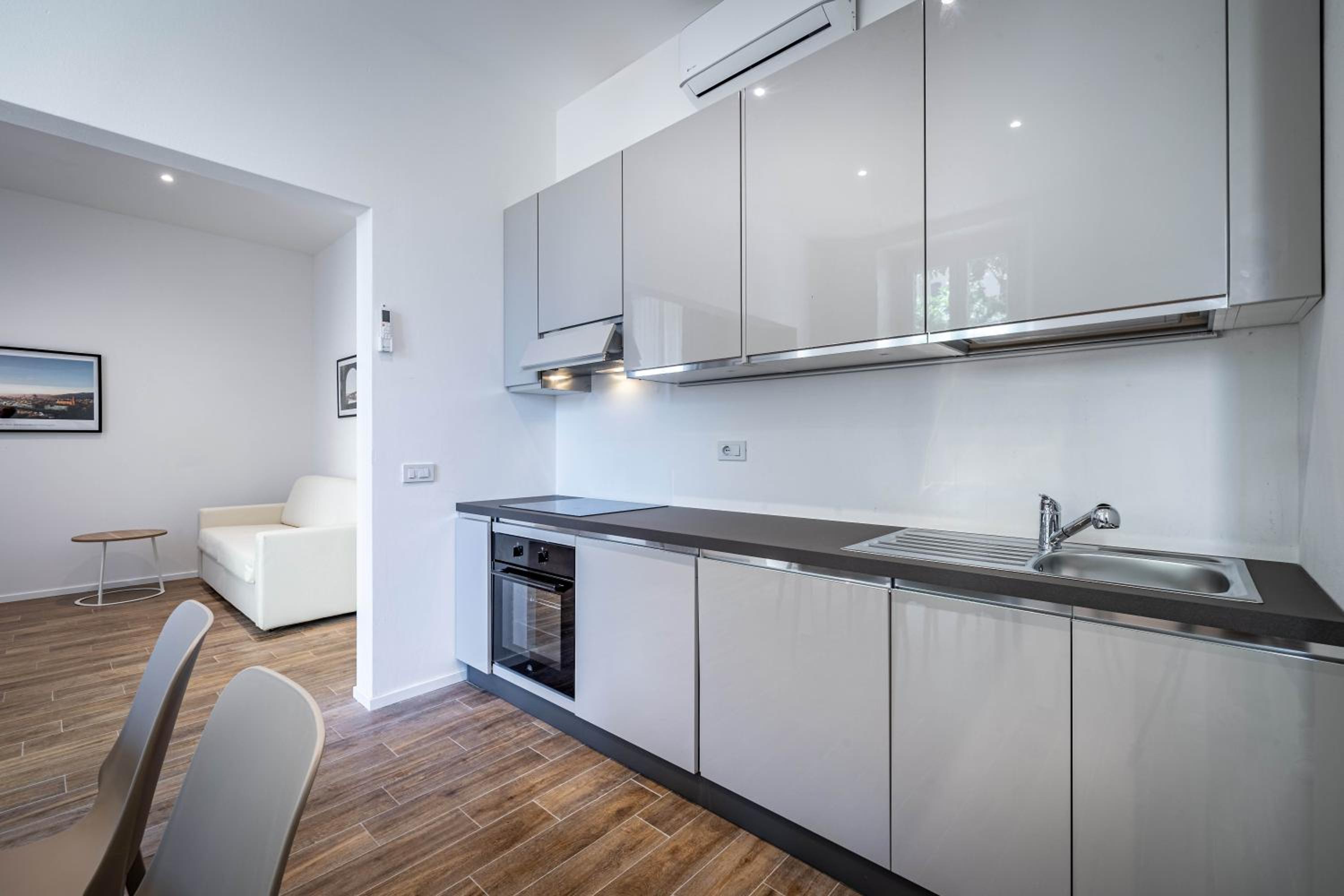 YD elegant apt with garden