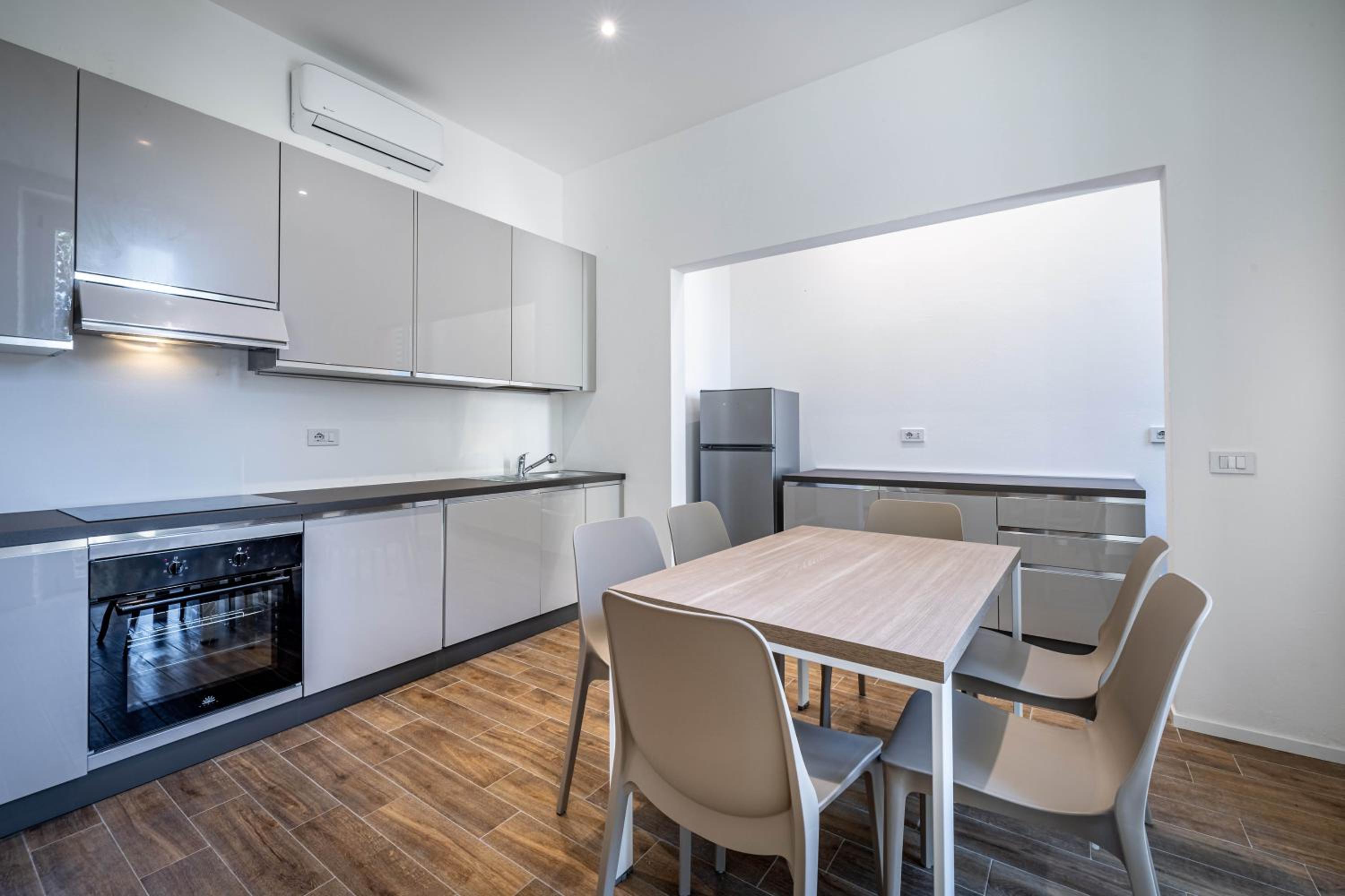 YD elegant apt with garden