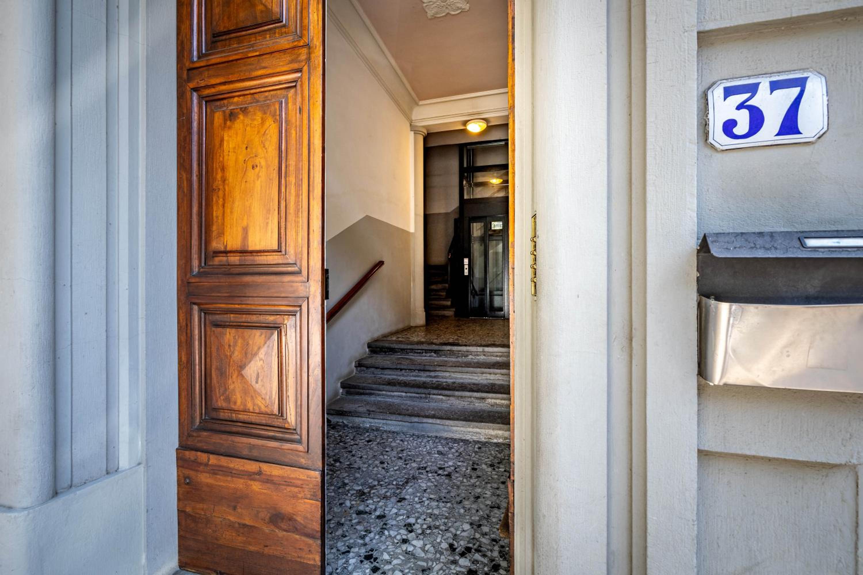 YD elegant apt with garden