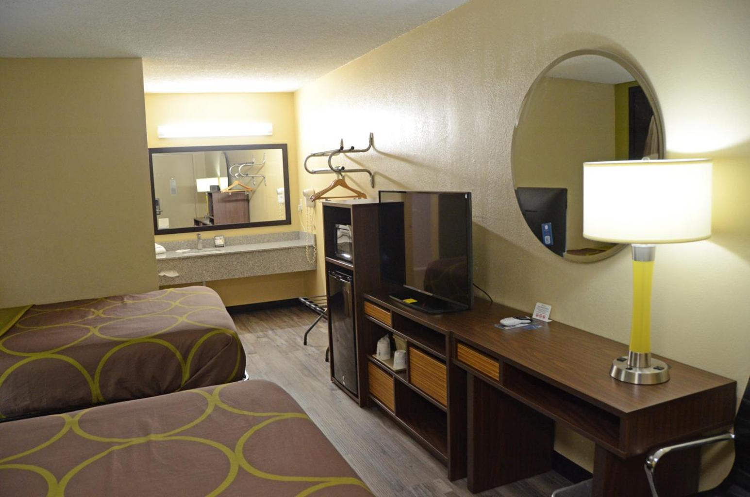 Super 8 by Wyndham Lafayette