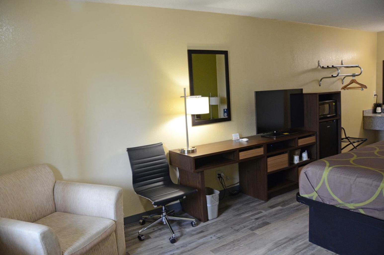 Super 8 by Wyndham Lafayette
