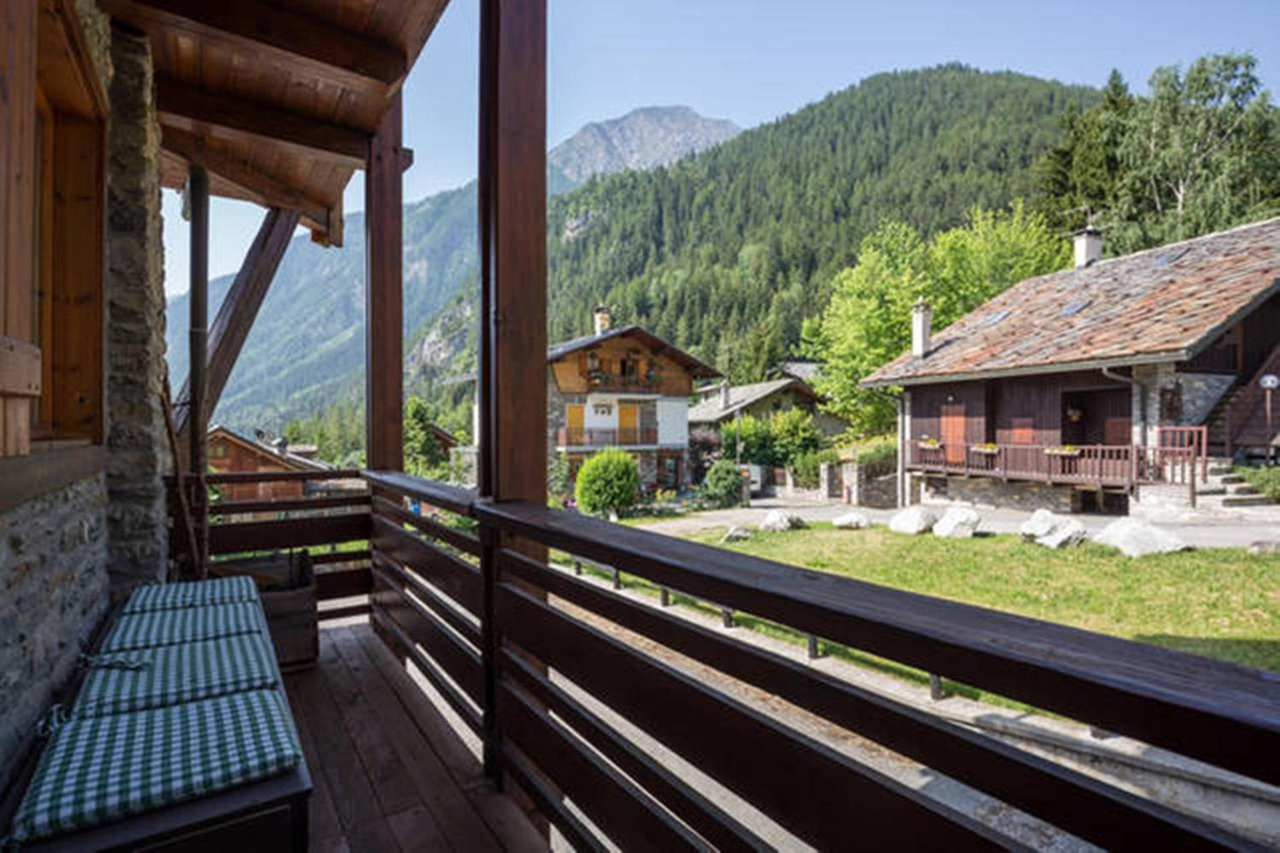 Chalet di Charme a Courmayeur view 5