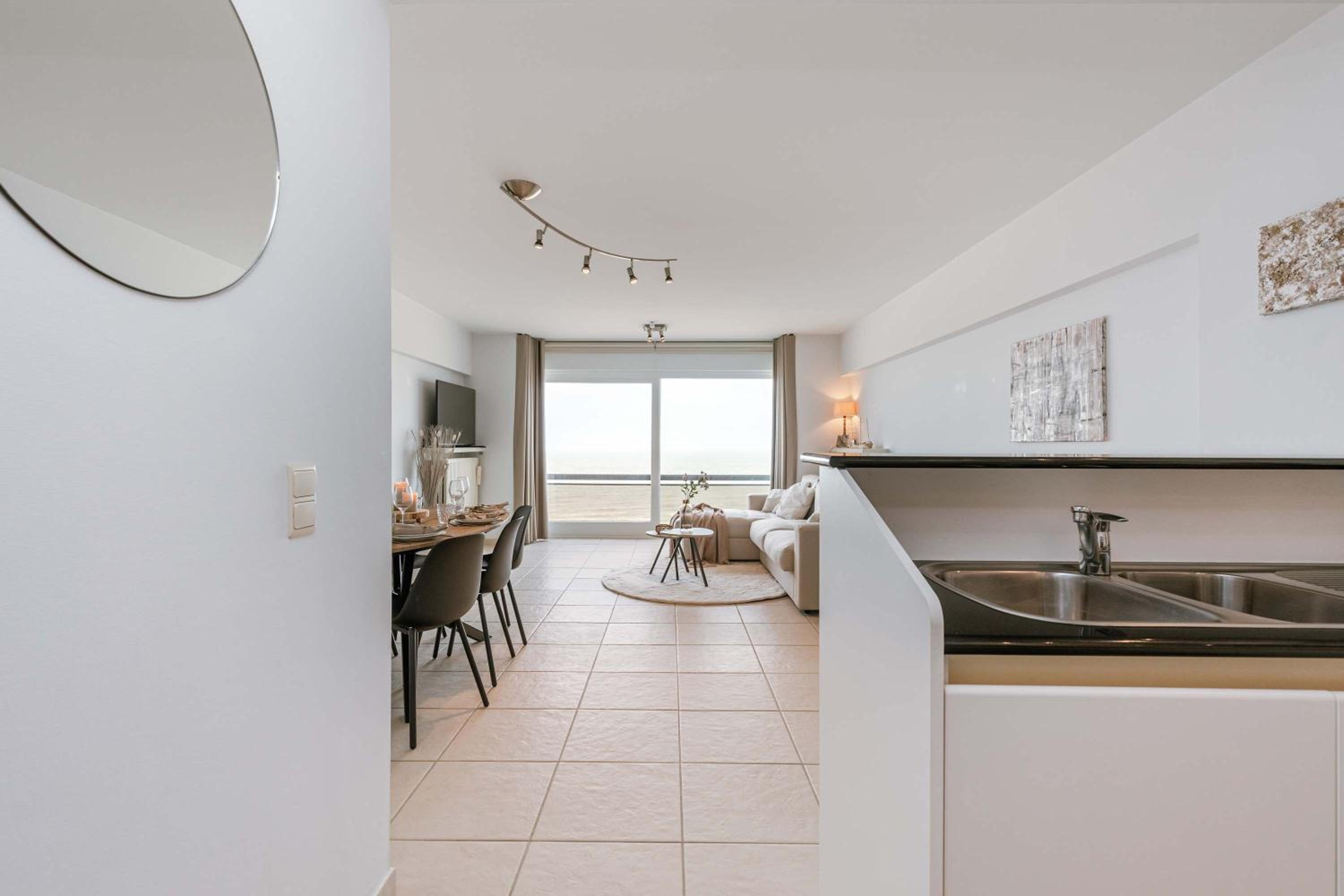 Bright apartment with beautiful sea view