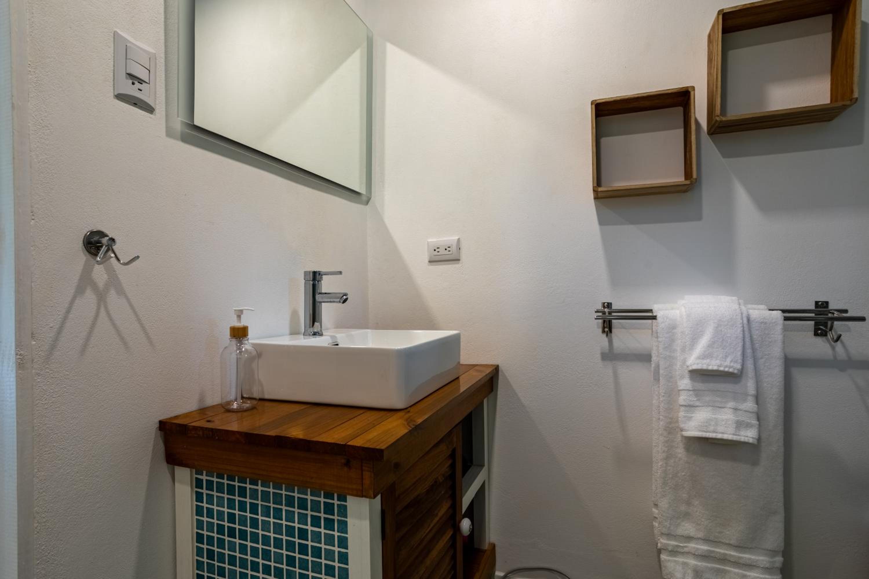 Casa Serena - Tranquil Jungle Gem Near the Beach