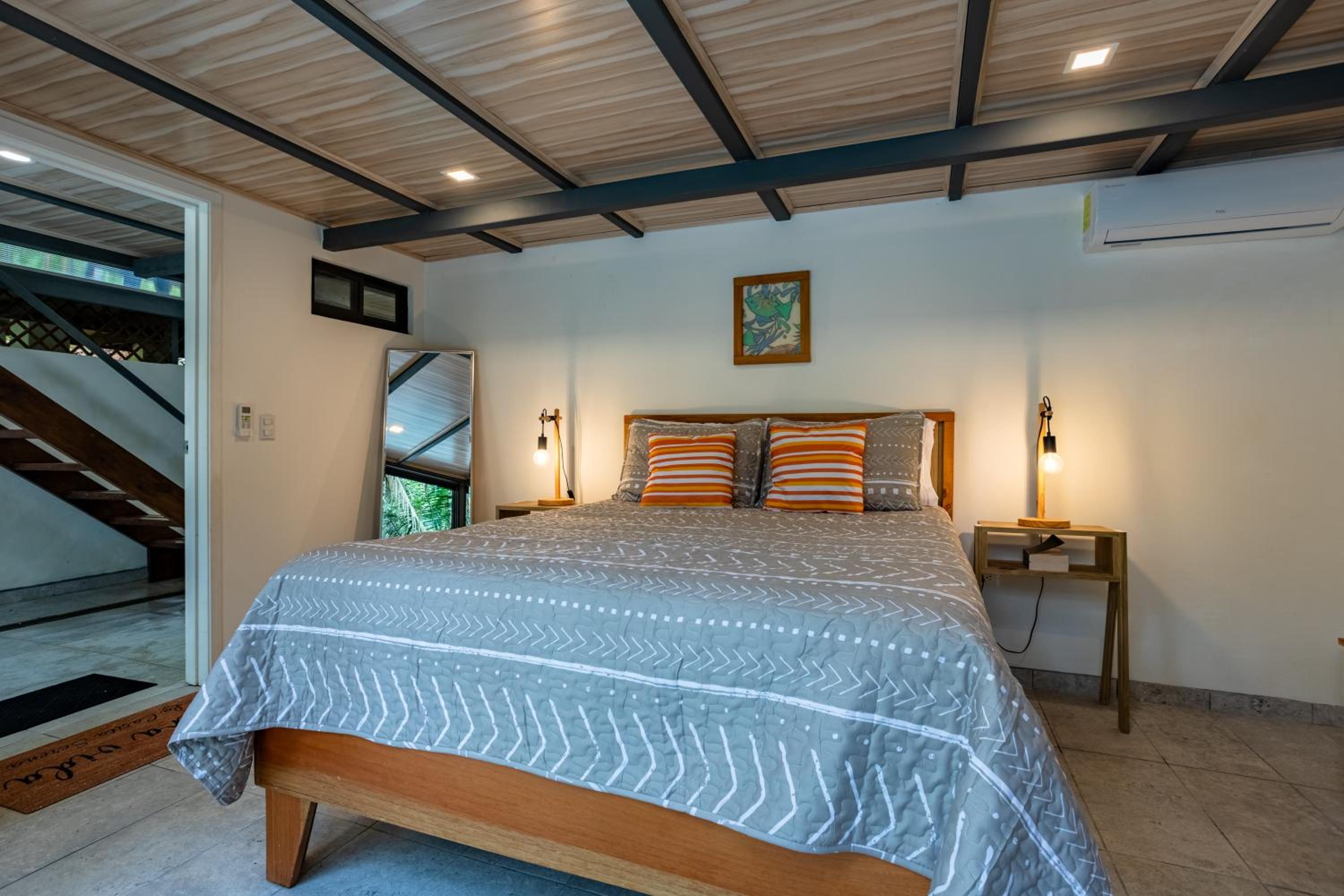 Casa Serena - Tranquil Jungle Gem Near the Beach