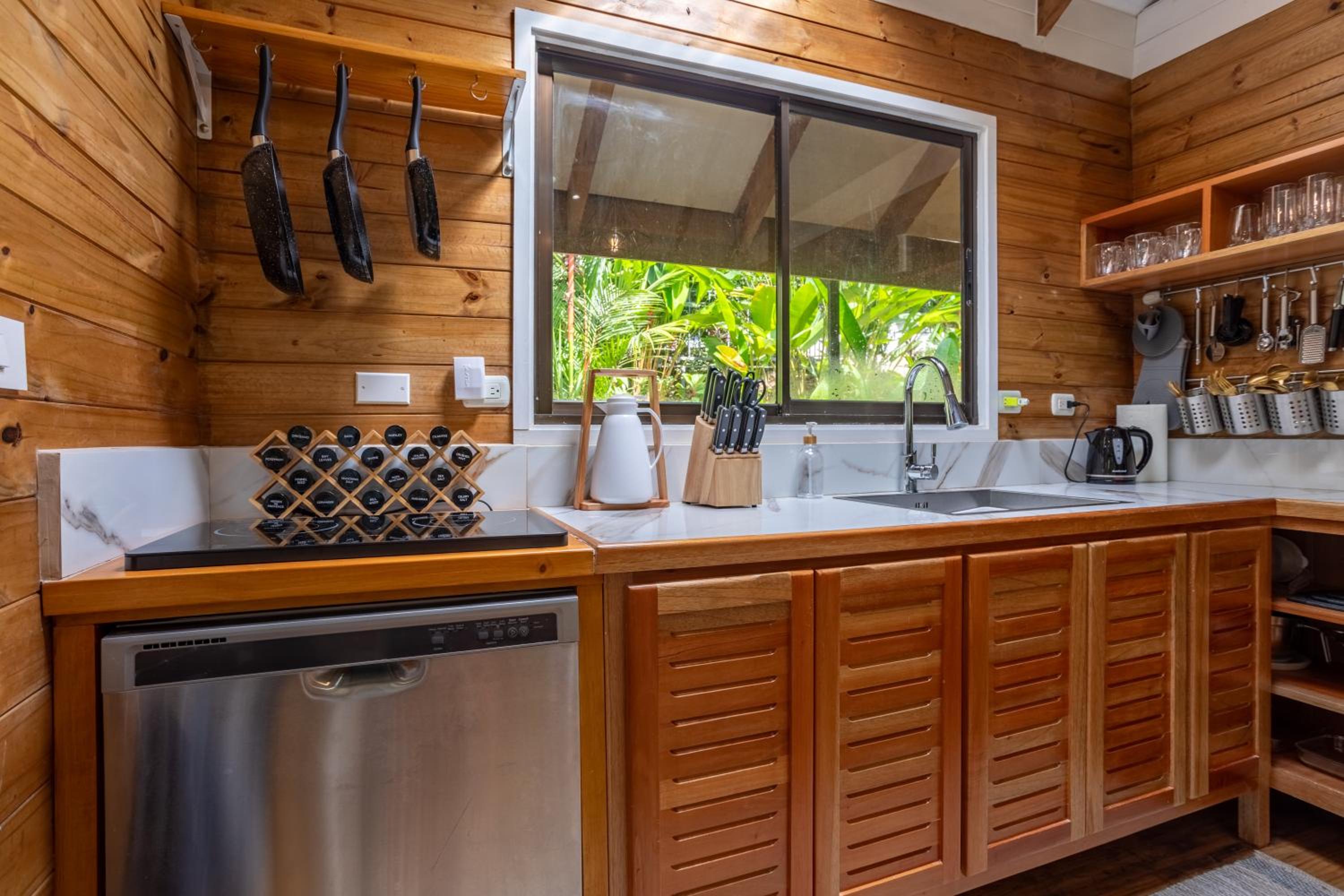 Casa Serena - Tranquil Jungle Gem Near the Beach