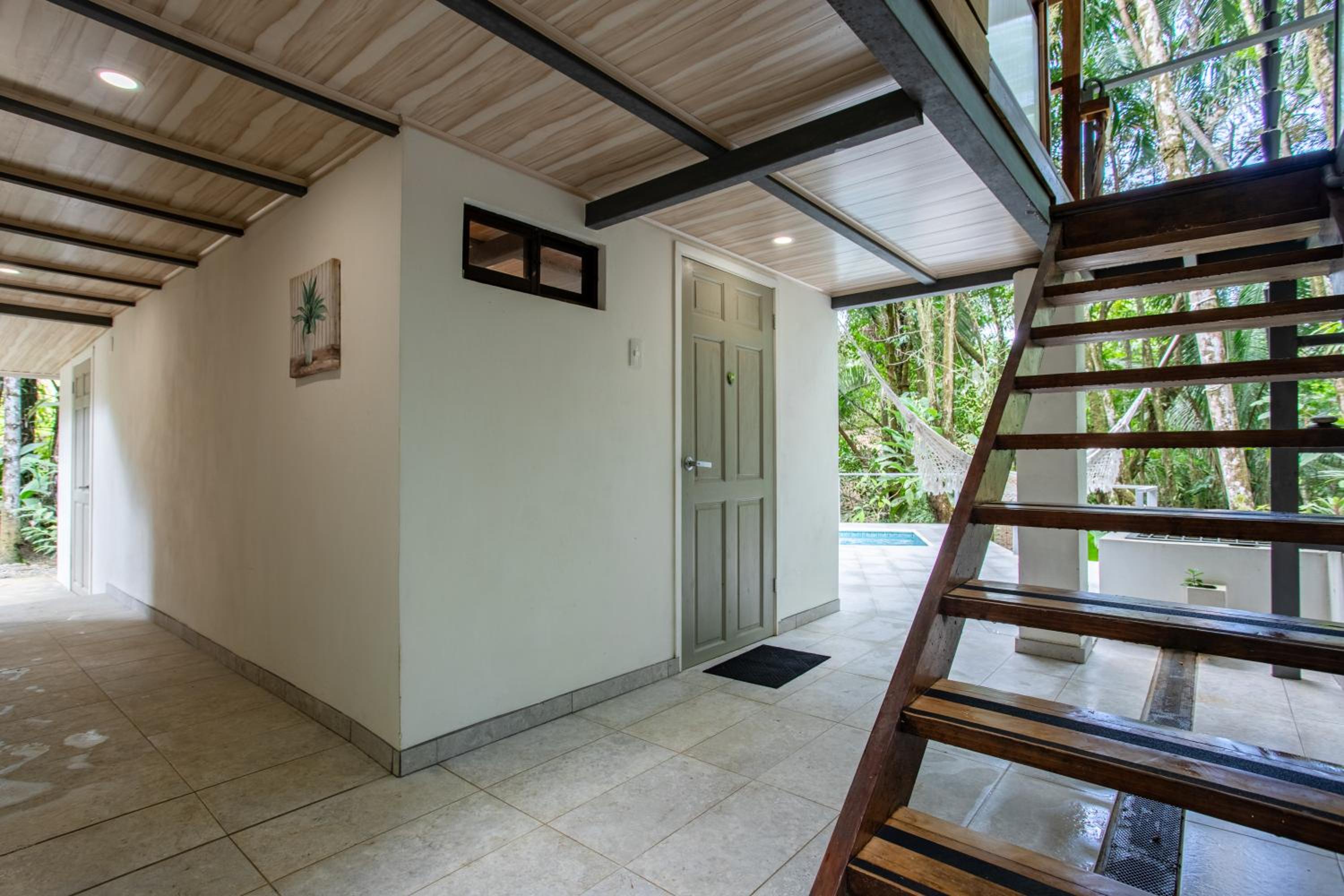 Casa Serena - Tranquil Jungle Gem Near the Beach