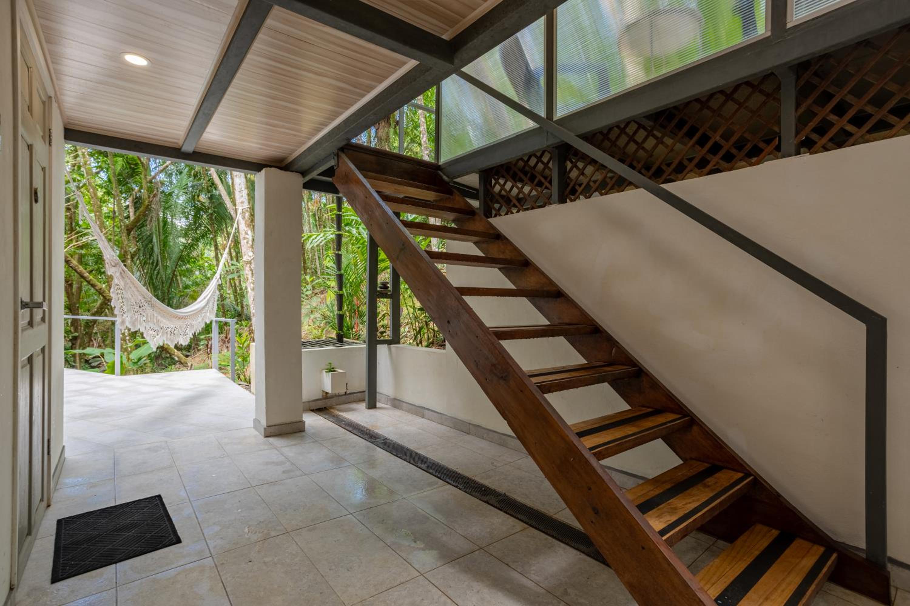 Casa Serena - Tranquil Jungle Gem Near the Beach