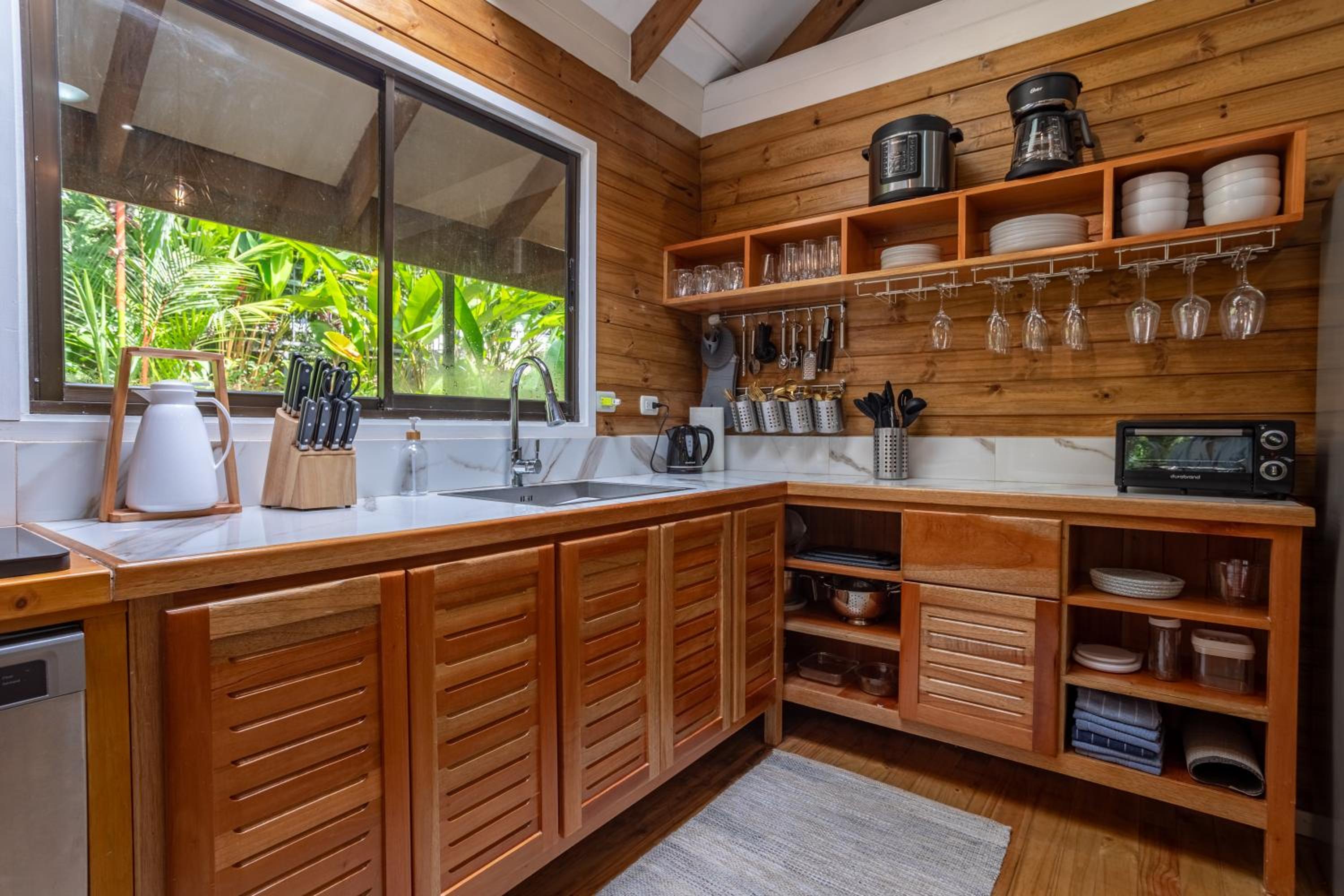 Casa Serena - Tranquil Jungle Gem Near the Beach