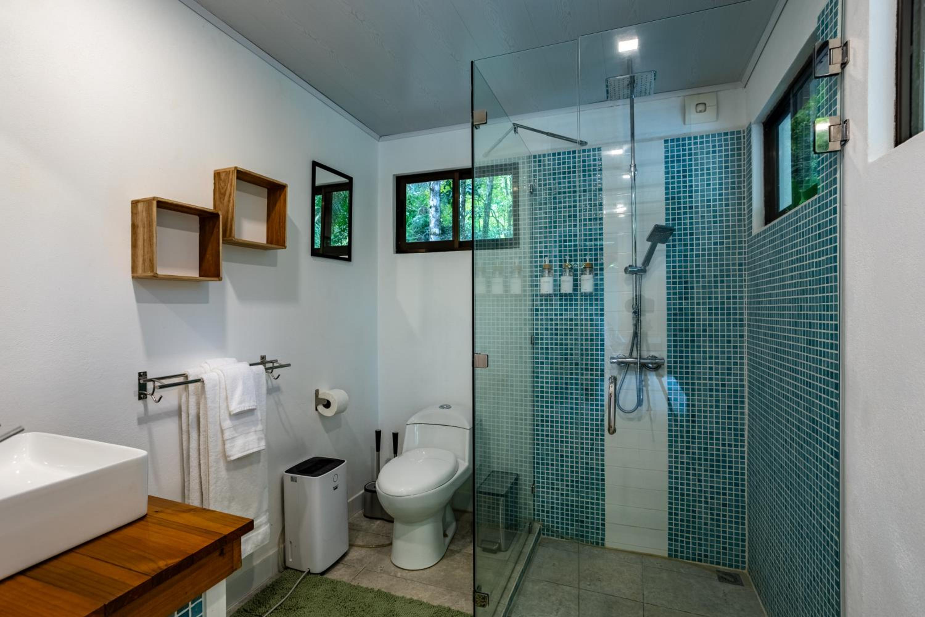 Casa Serena - Tranquil Jungle Gem Near the Beach