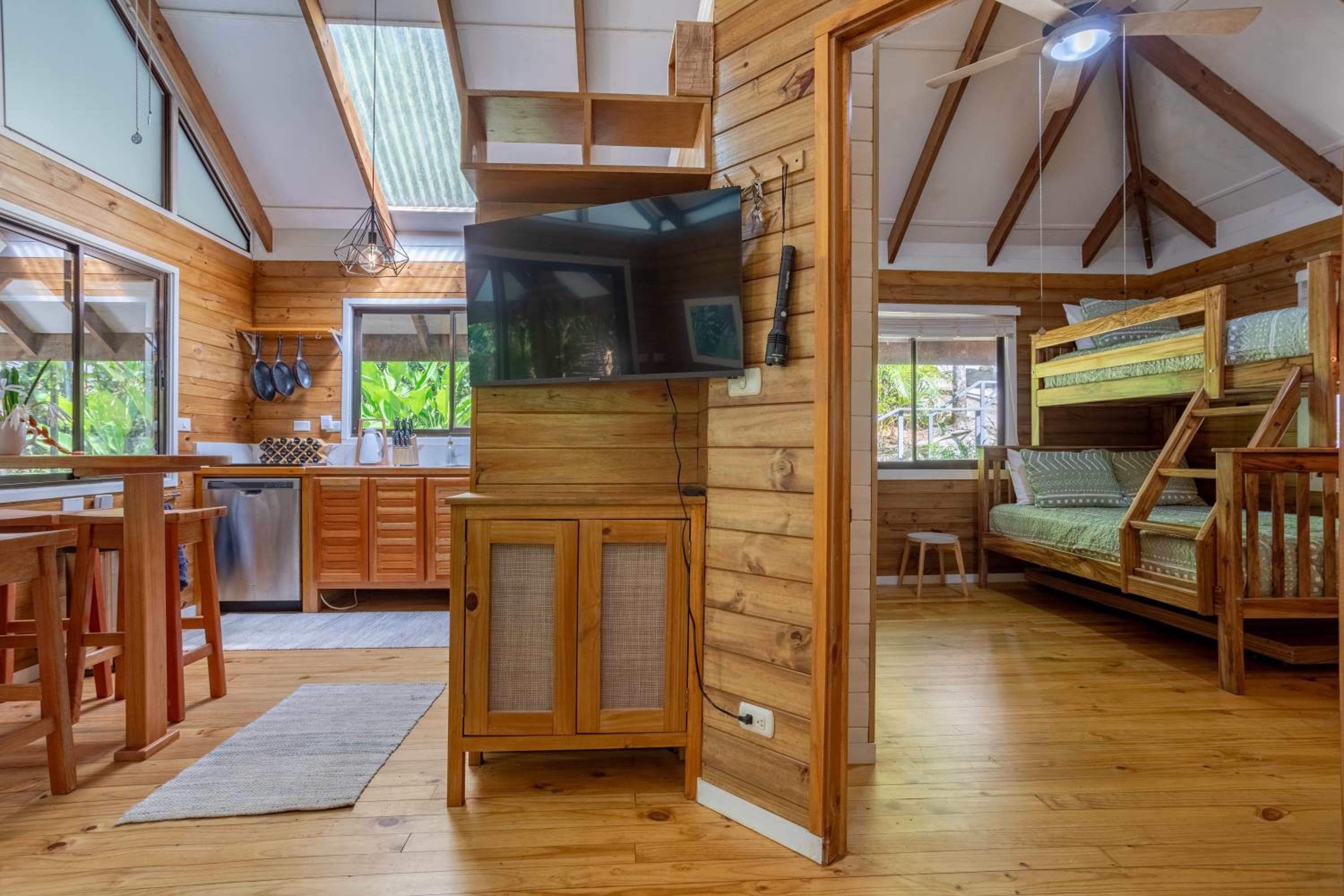 Casa Serena - Tranquil Jungle Gem Near the Beach