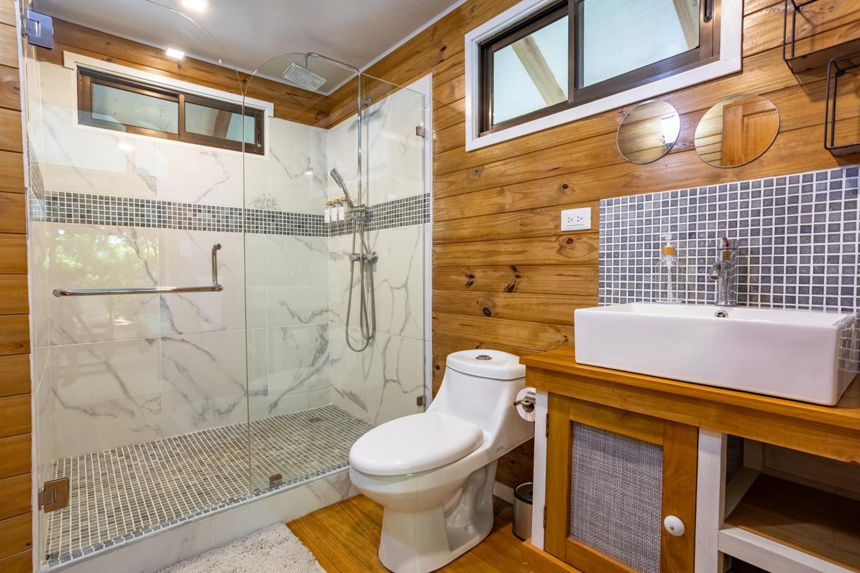 Casa Serena - Tranquil Jungle Gem Near the Beach