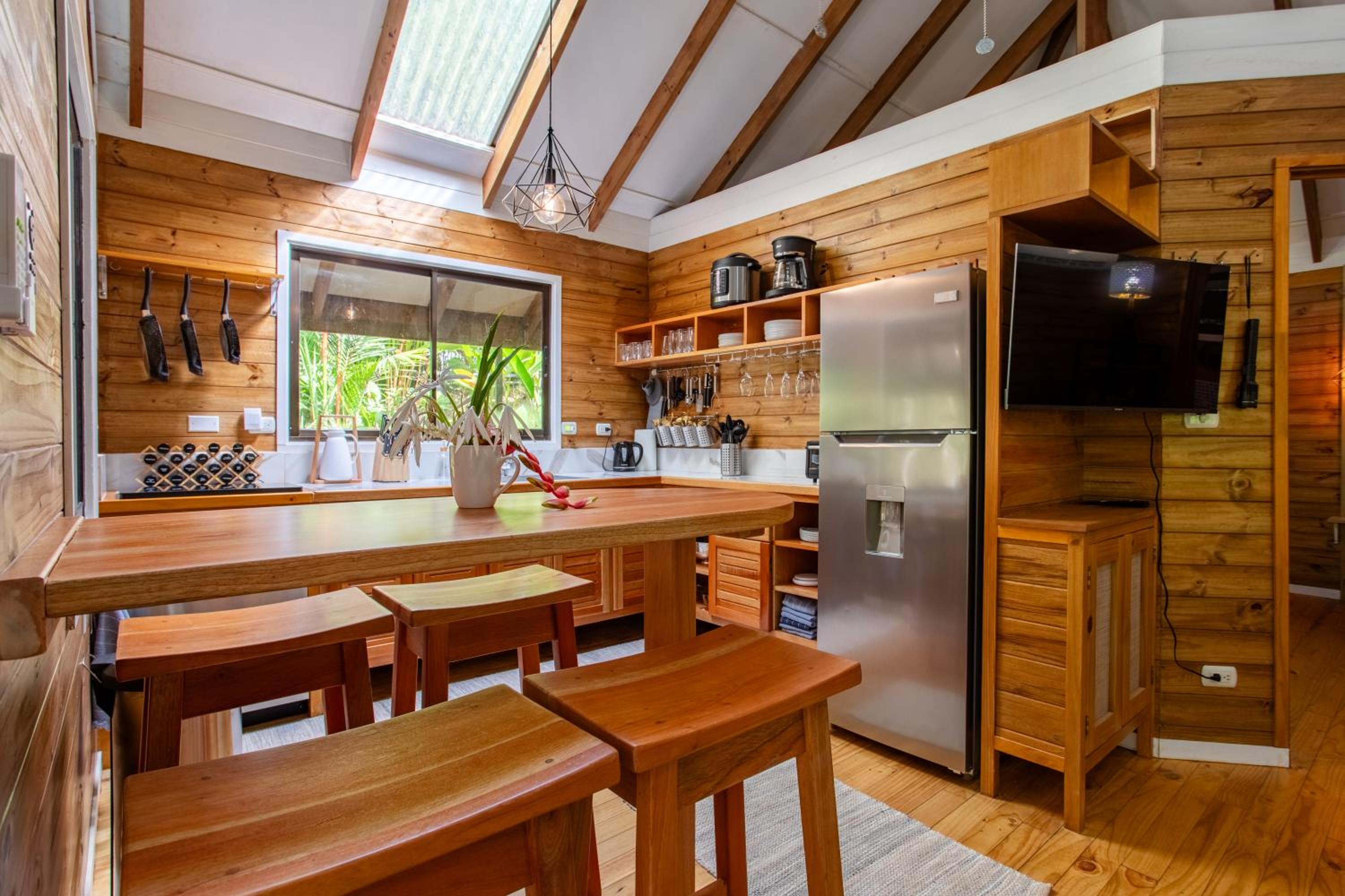 Casa Serena - Tranquil Jungle Gem Near the Beach