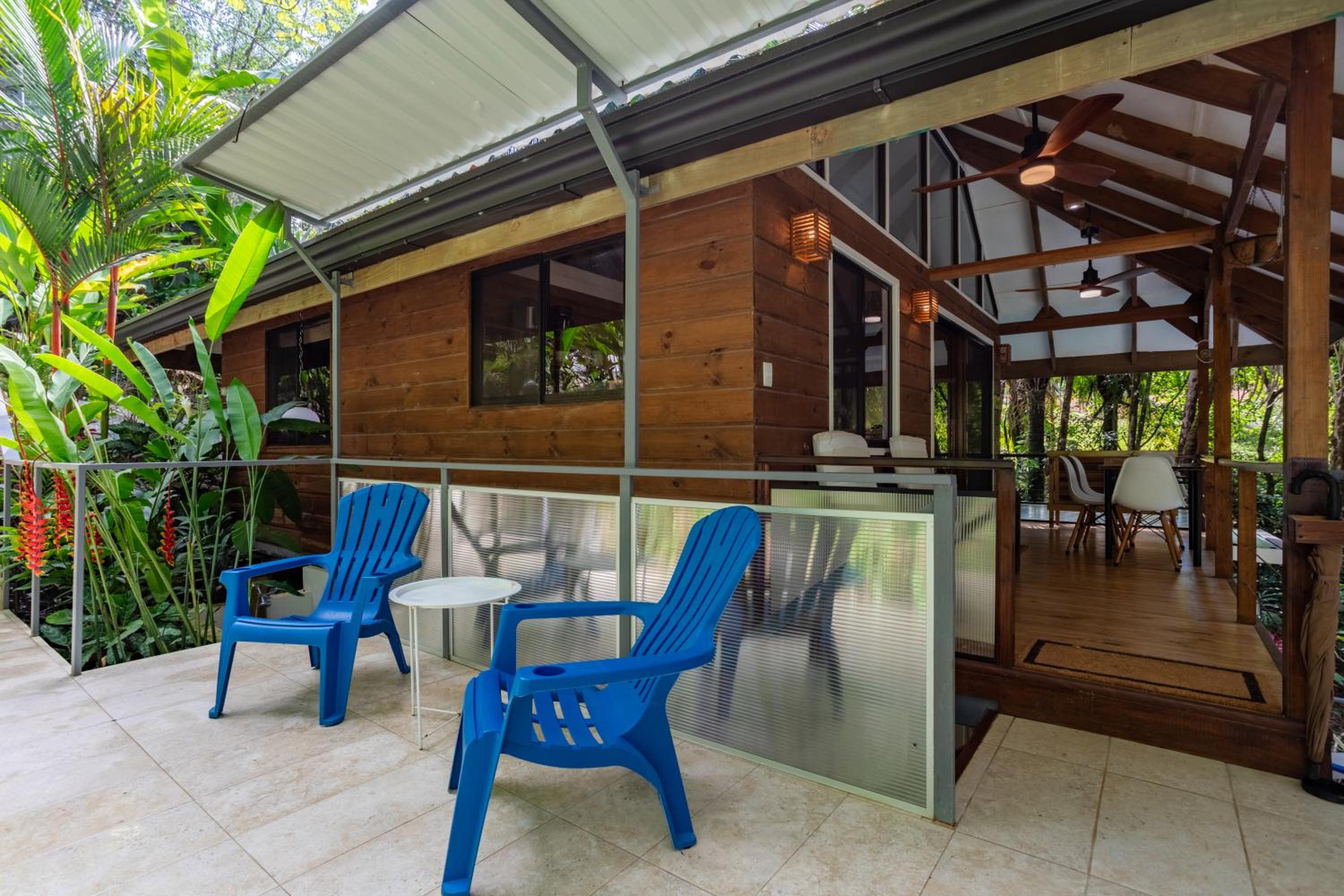 Casa Serena - Tranquil Jungle Gem Near the Beach
