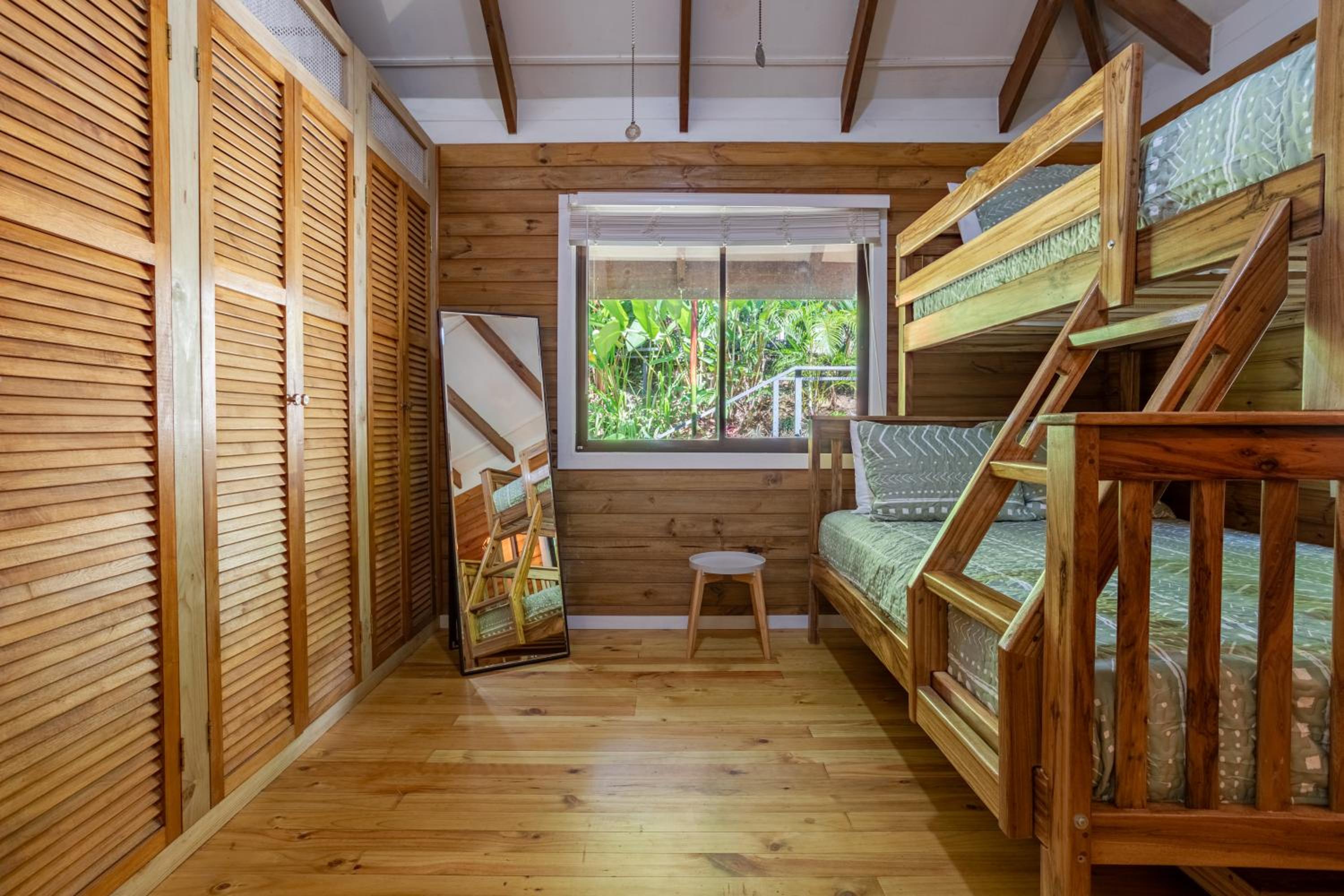Casa Serena - Tranquil Jungle Gem Near the Beach