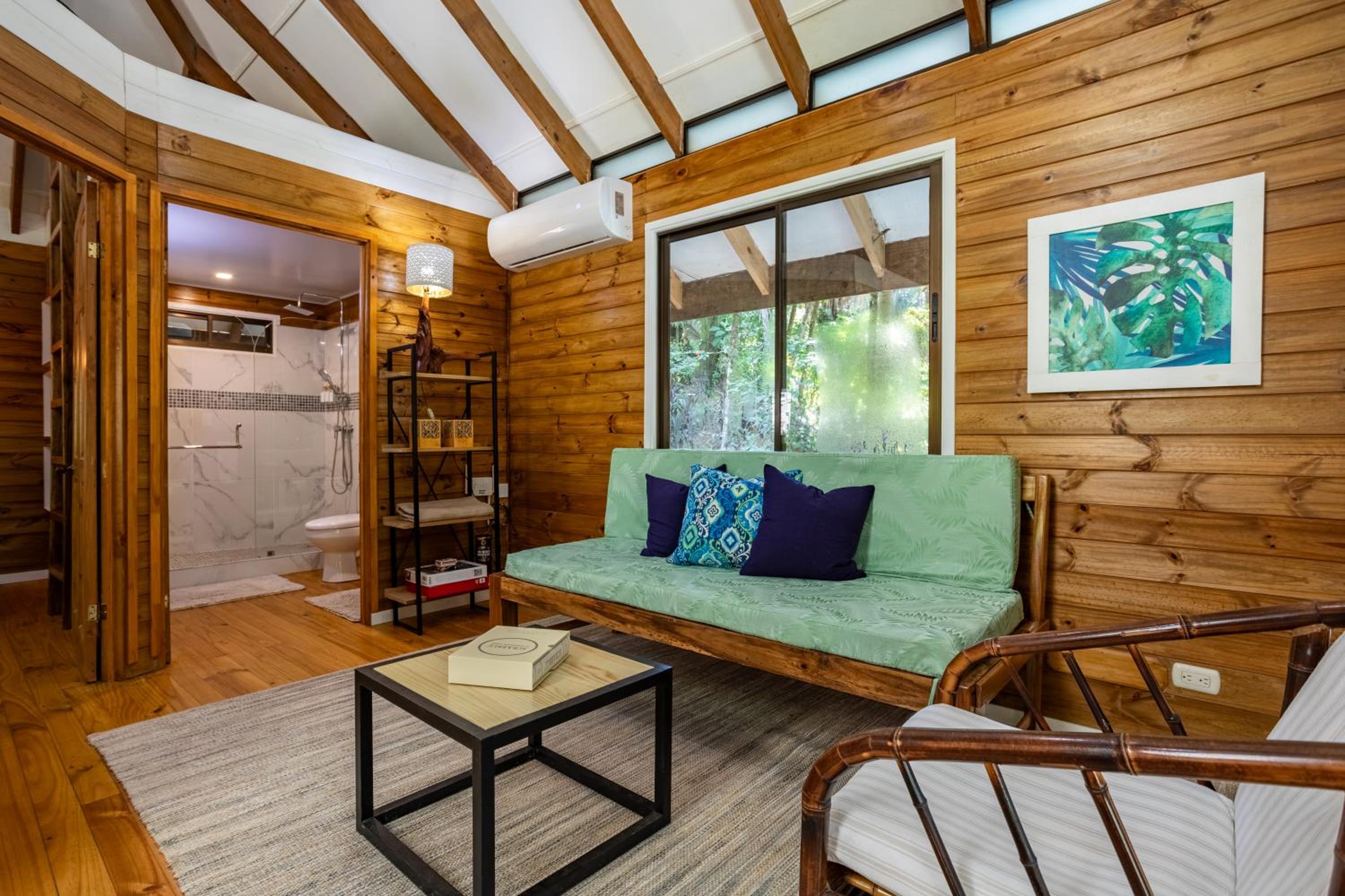 Casa Serena - Tranquil Jungle Gem Near the Beach