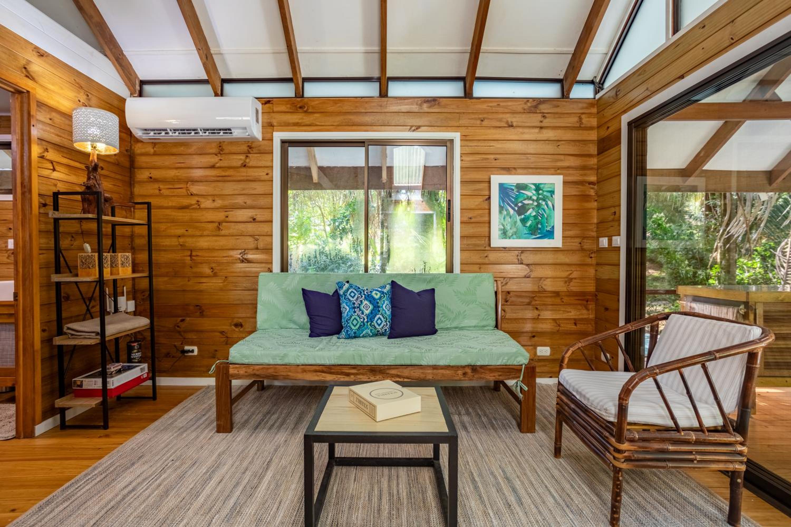 Casa Serena - Tranquil Jungle Gem Near the Beach