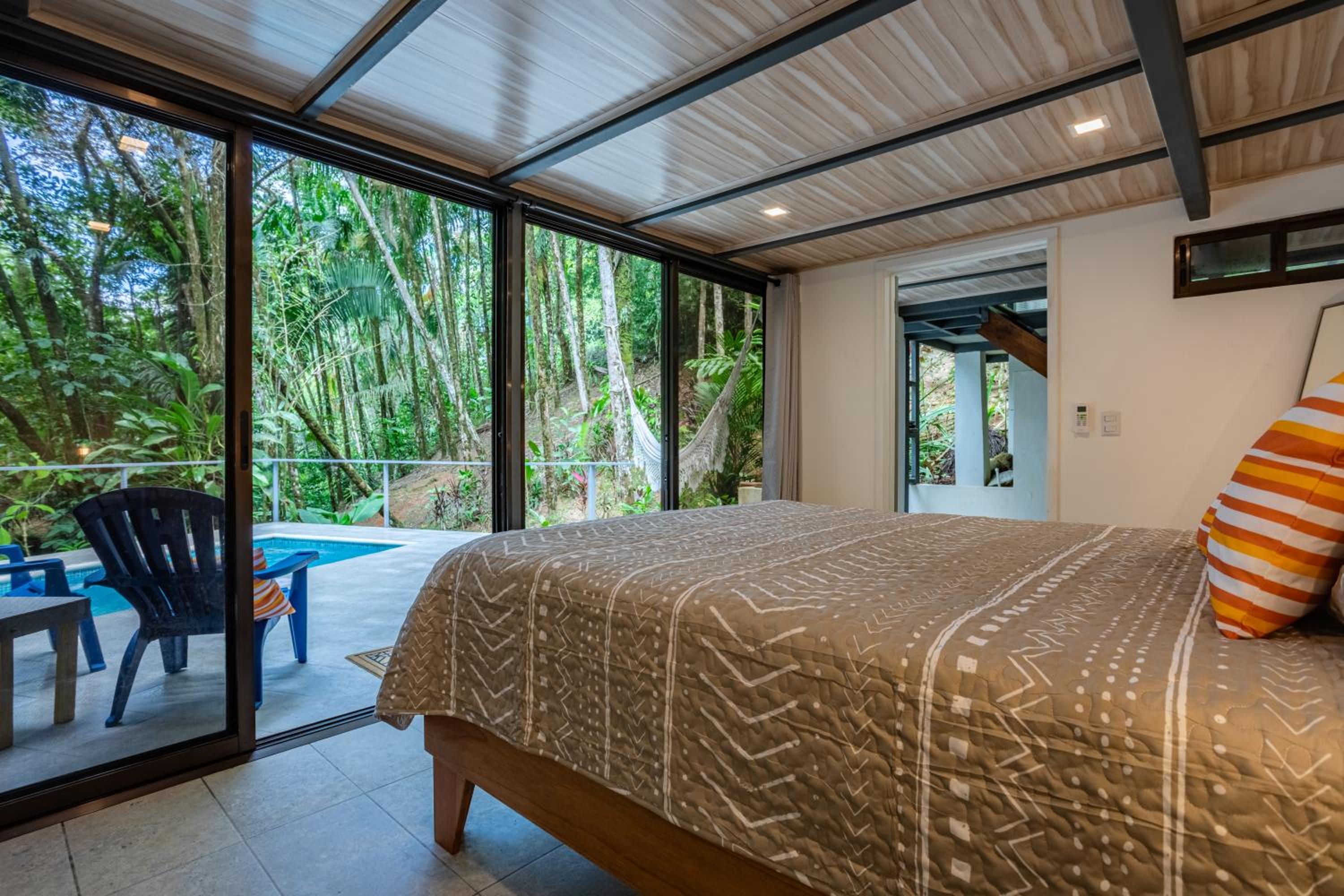 Casa Serena - Tranquil Jungle Gem Near the Beach