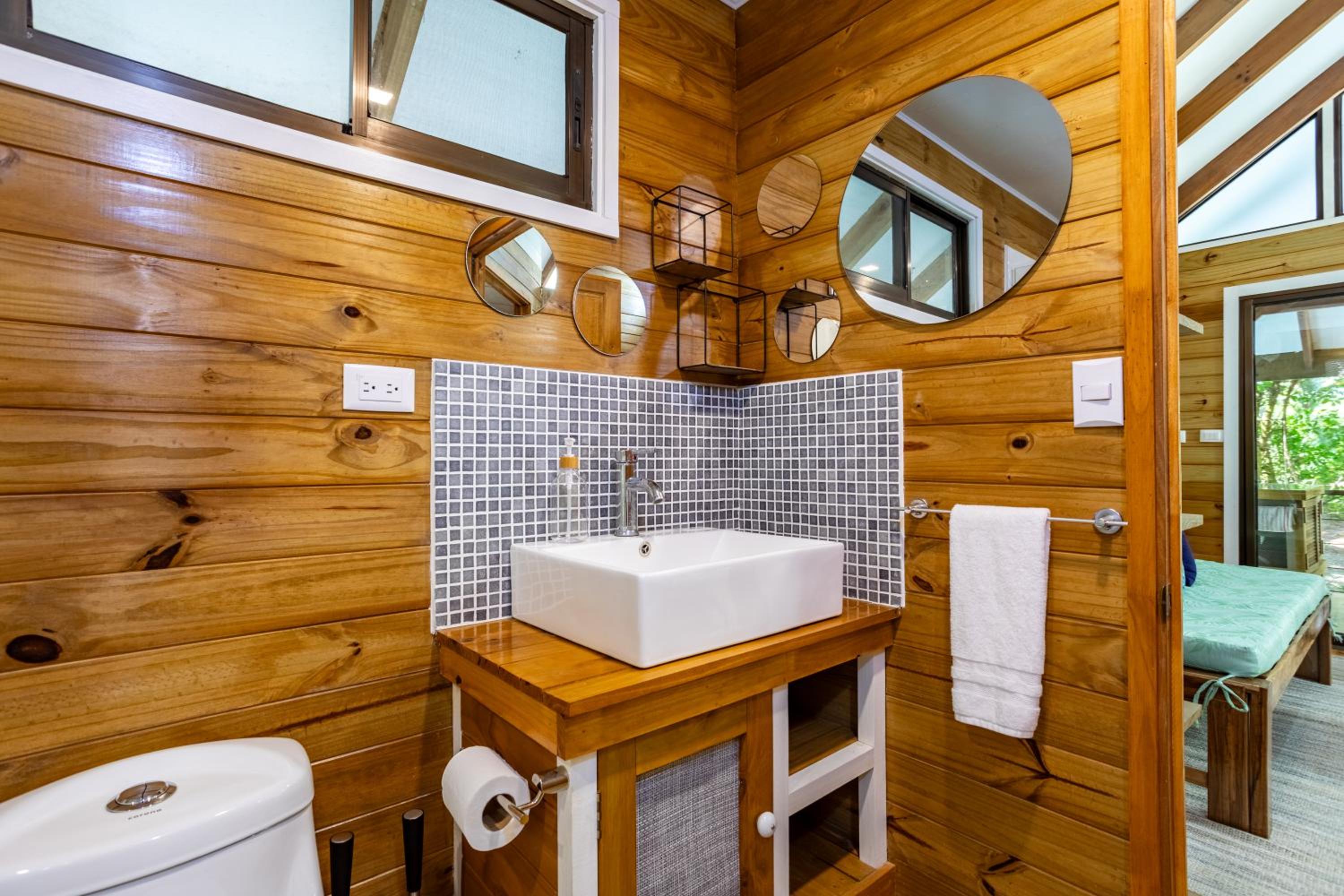 Casa Serena - Tranquil Jungle Gem Near the Beach
