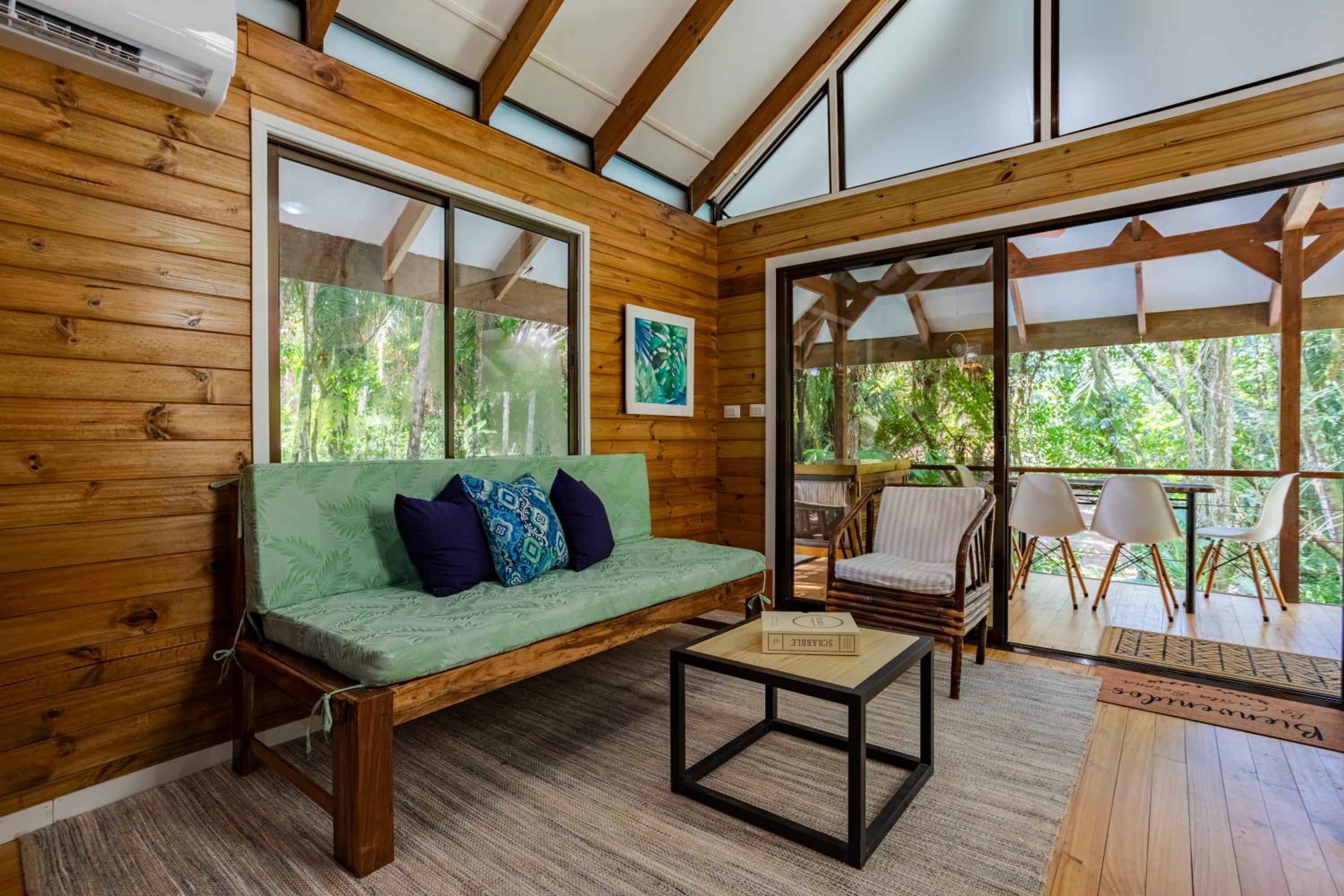 Casa Serena - Tranquil Jungle Gem Near the Beach