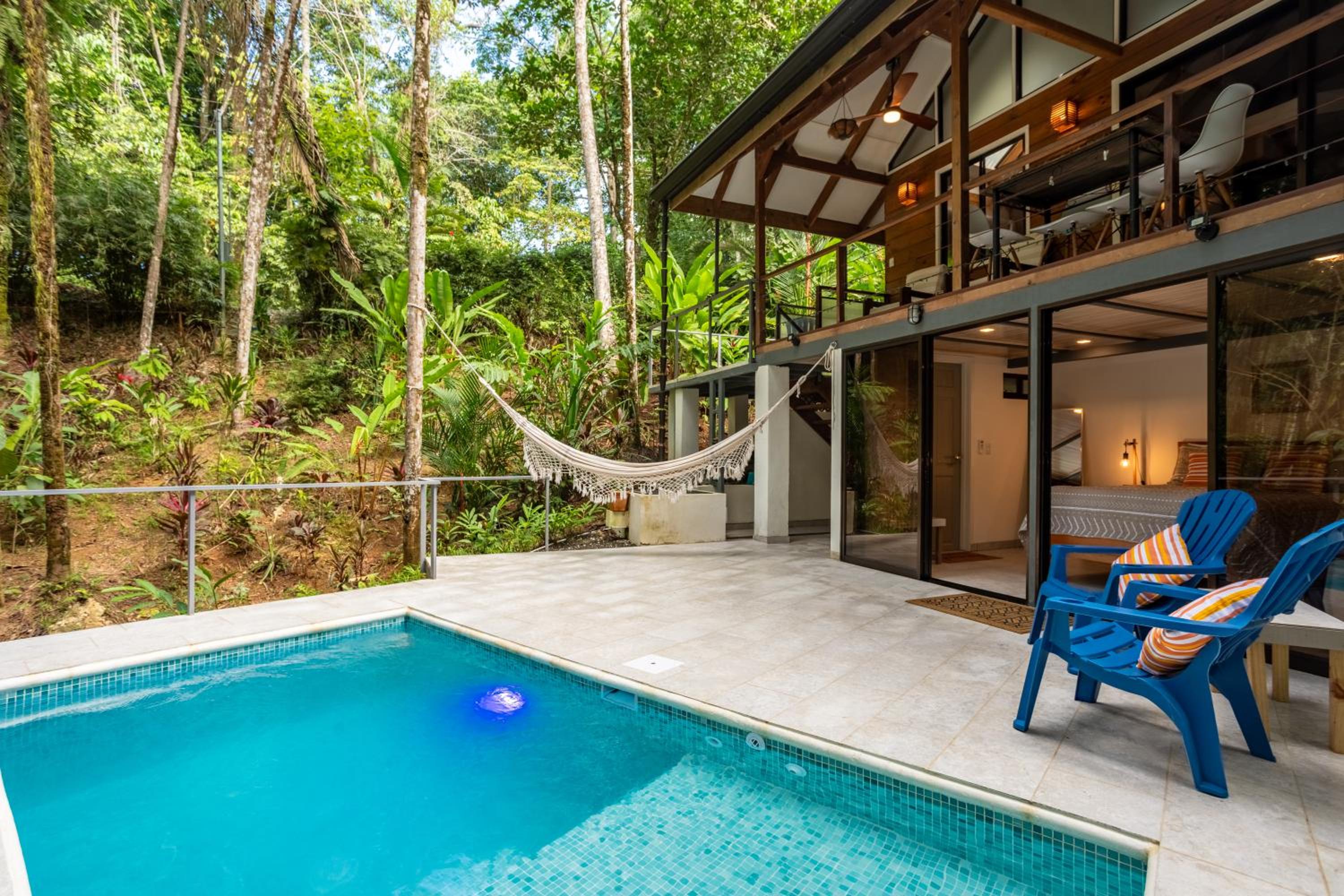 Casa Serena - Tranquil Jungle Gem Near the Beach