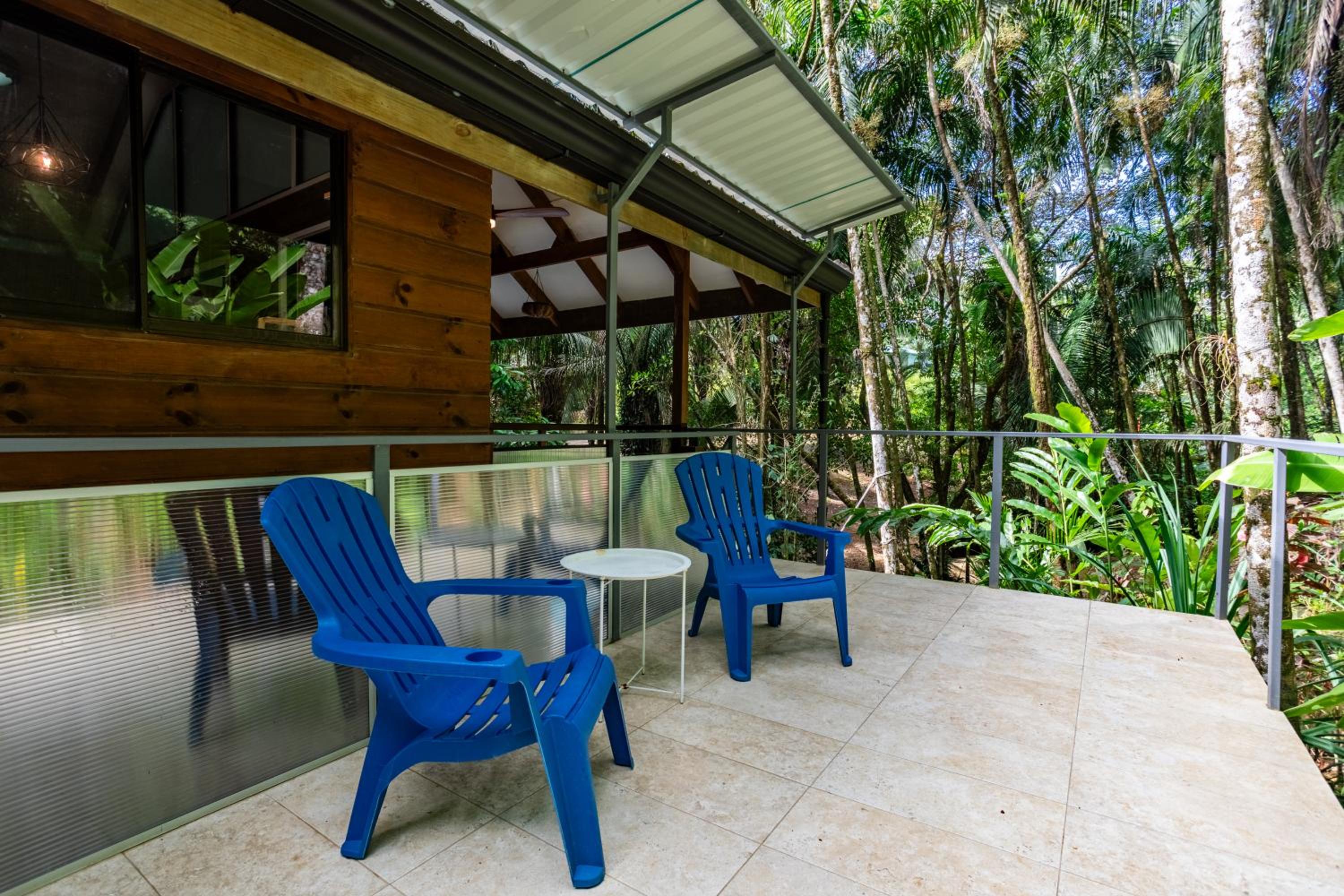 Casa Serena - Tranquil Jungle Gem Near the Beach